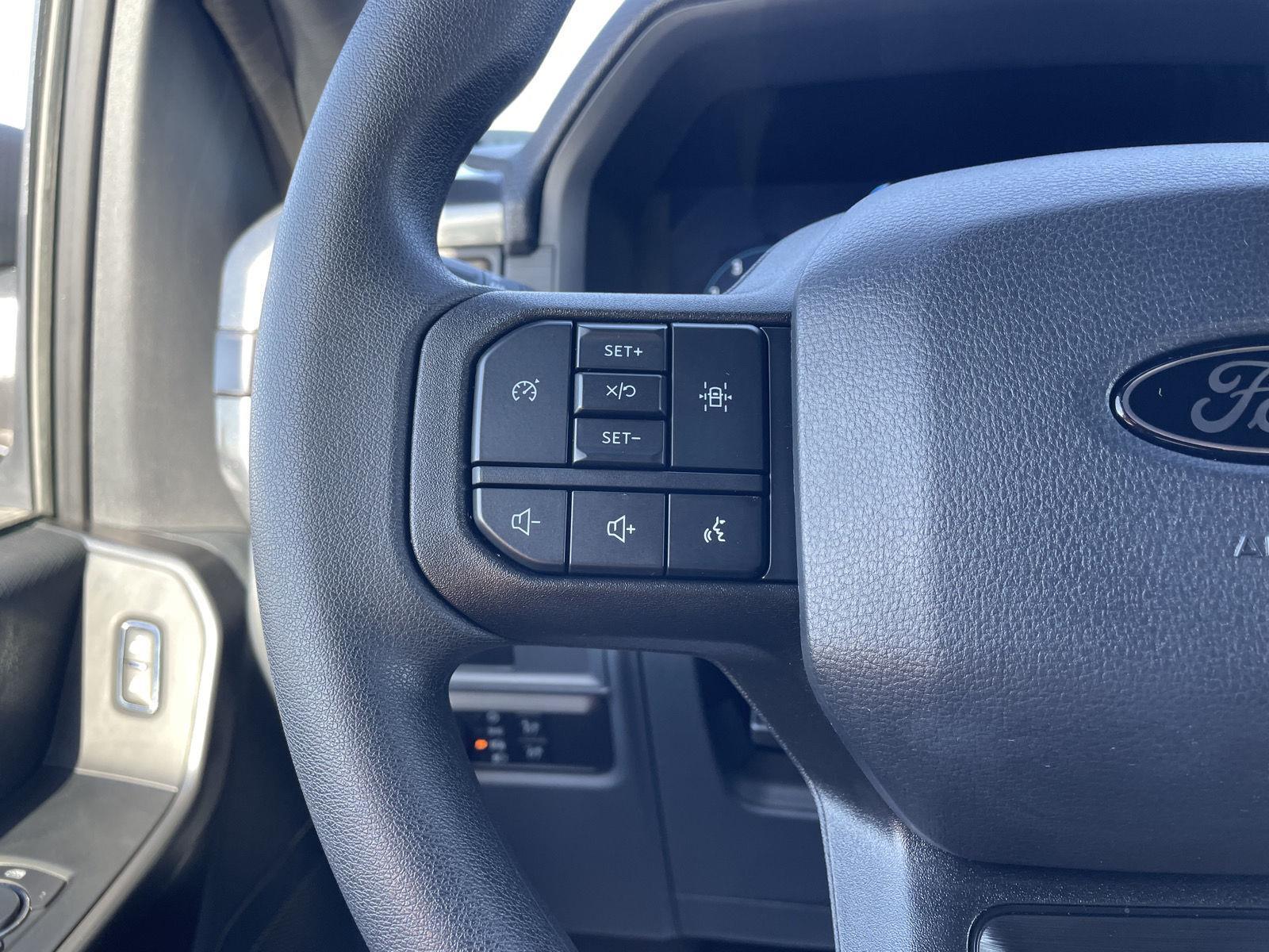 Vehicle photo 13