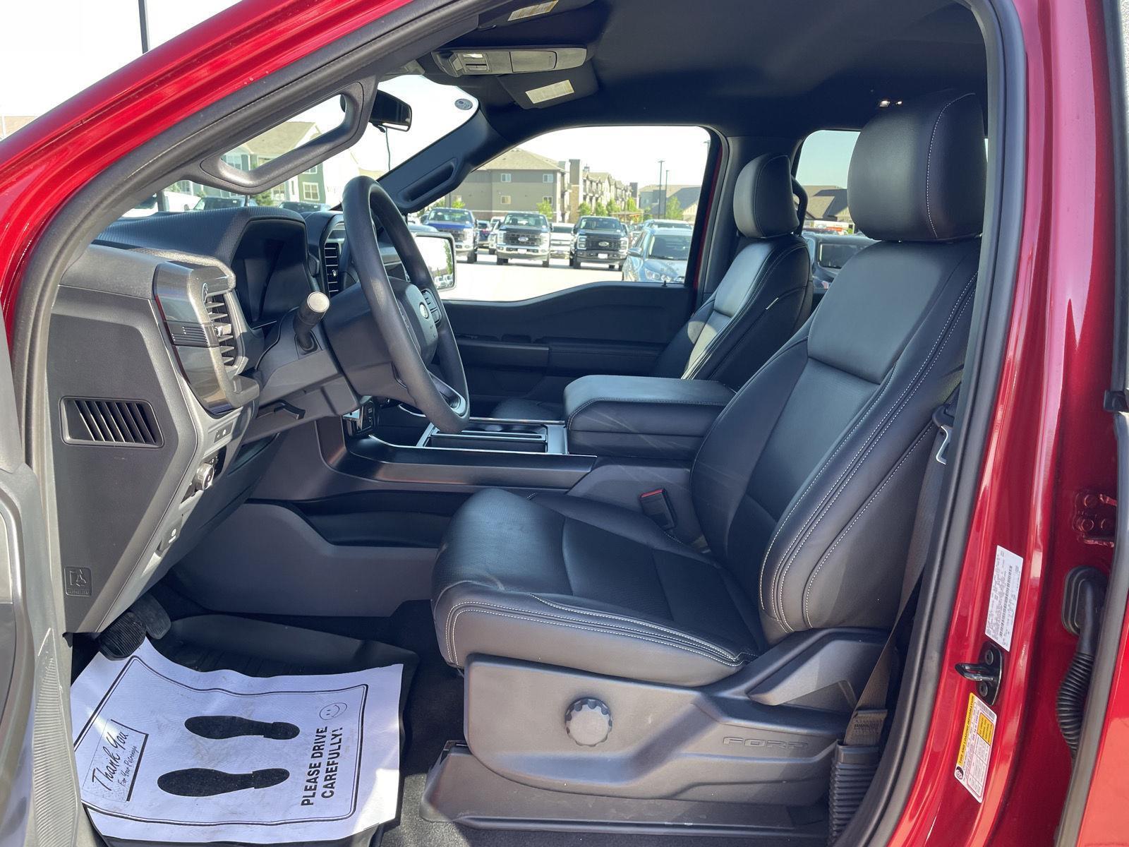 Vehicle photo 17