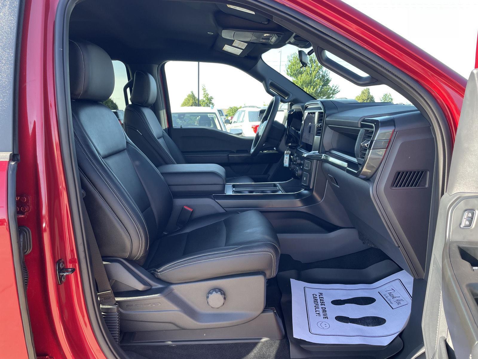 Vehicle photo 19