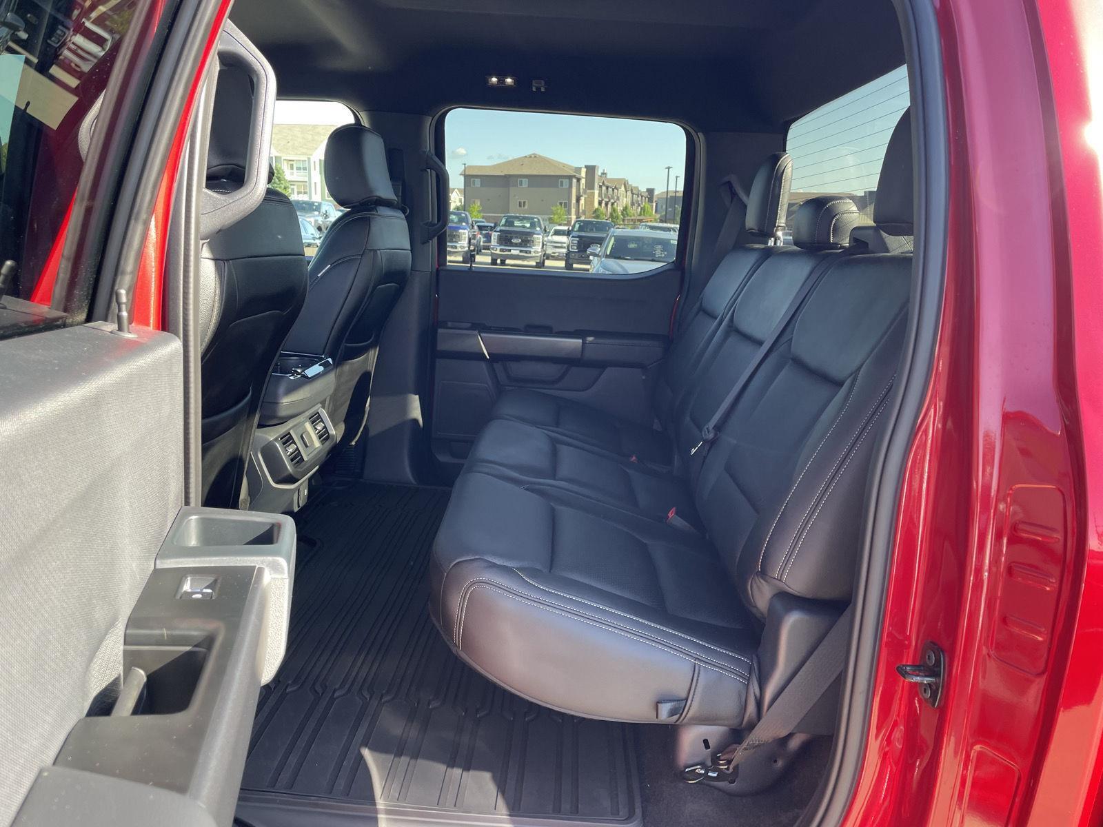 Vehicle photo 20