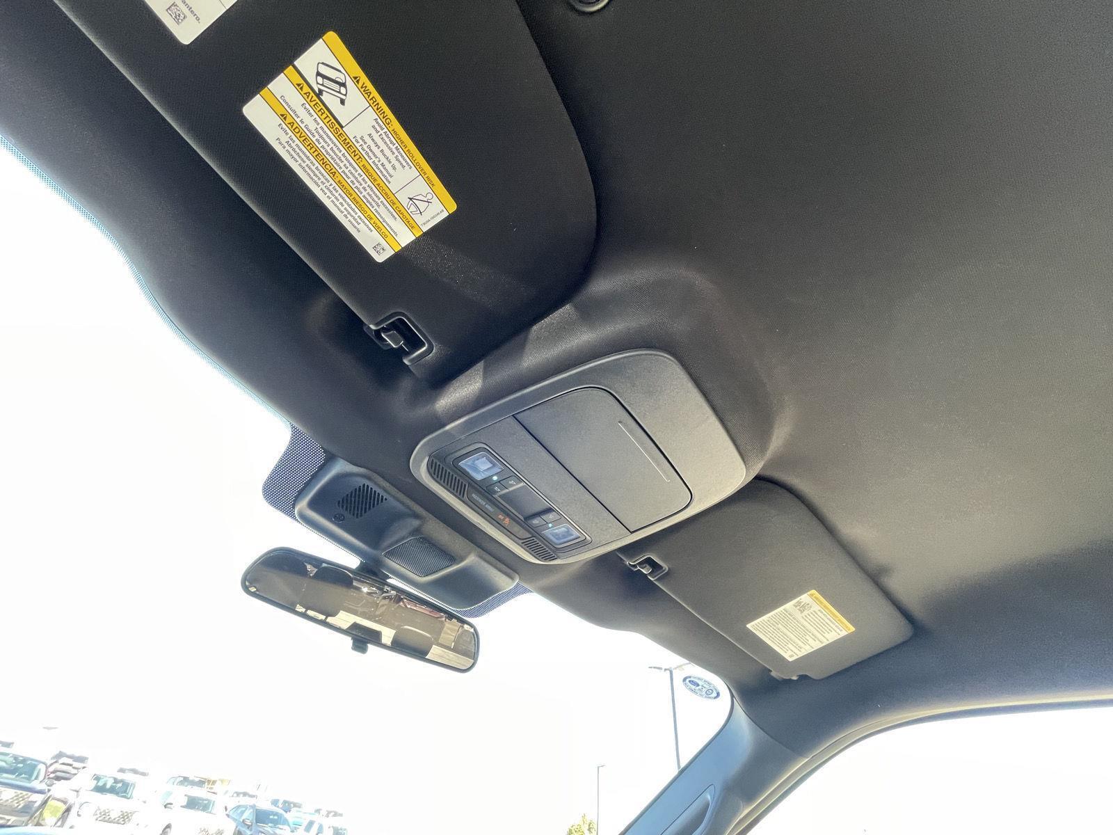 Vehicle photo 21
