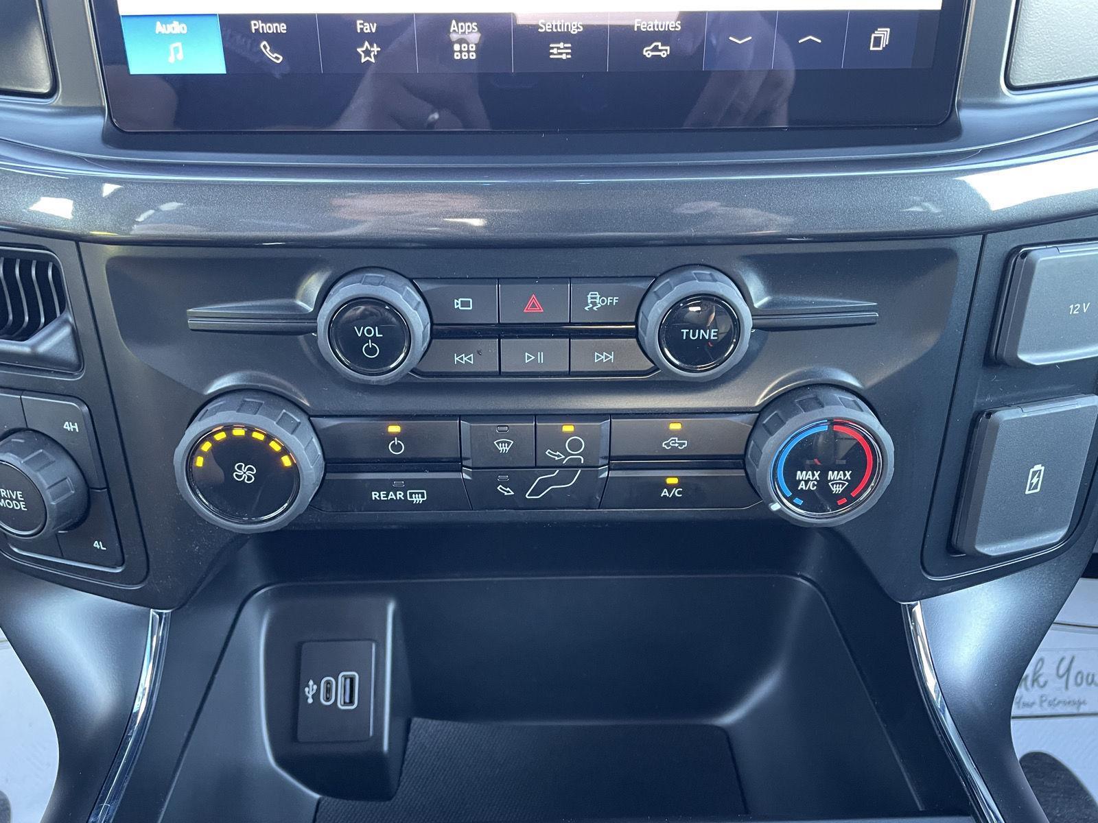 Vehicle photo 24