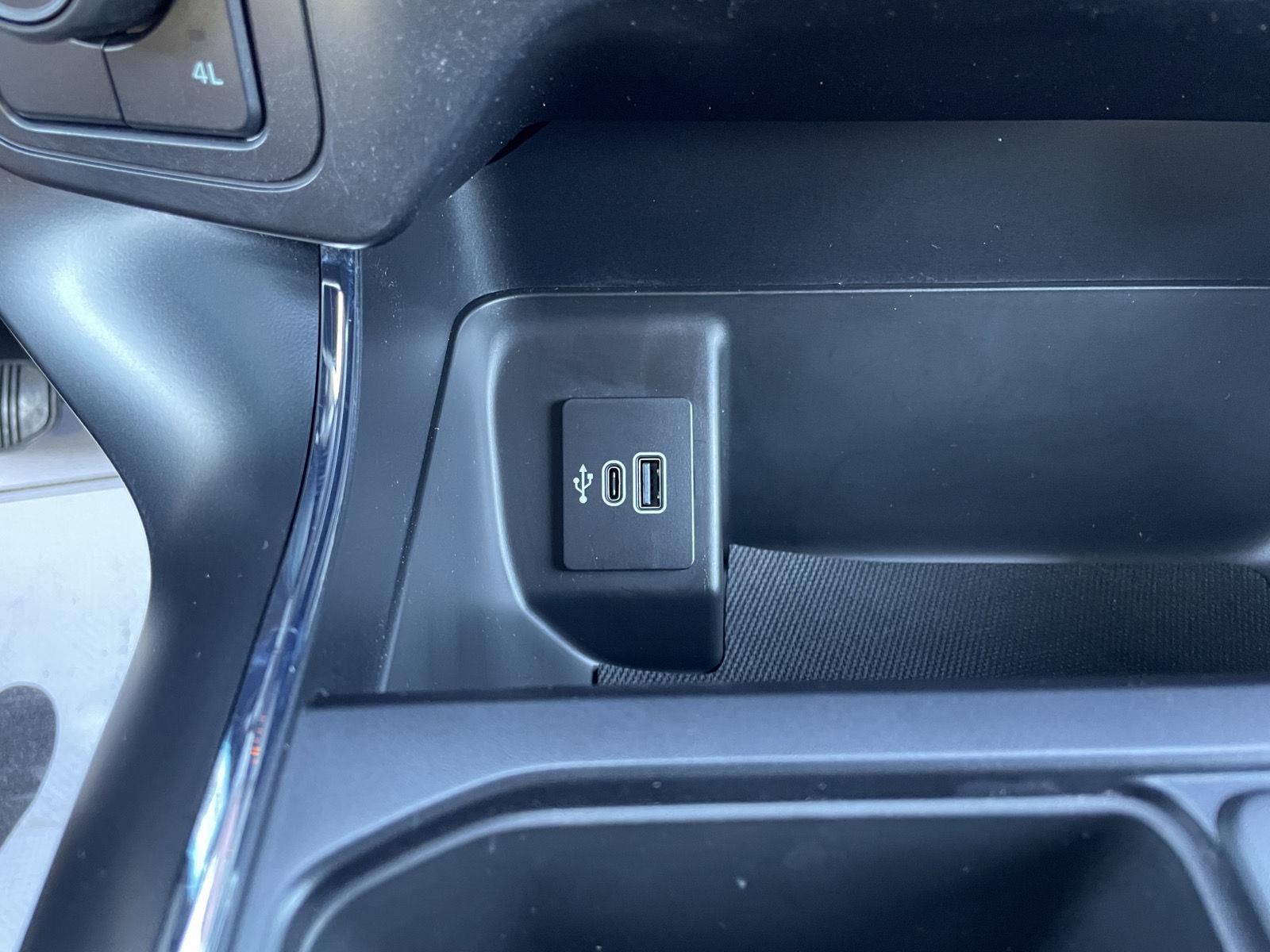 Vehicle photo 25