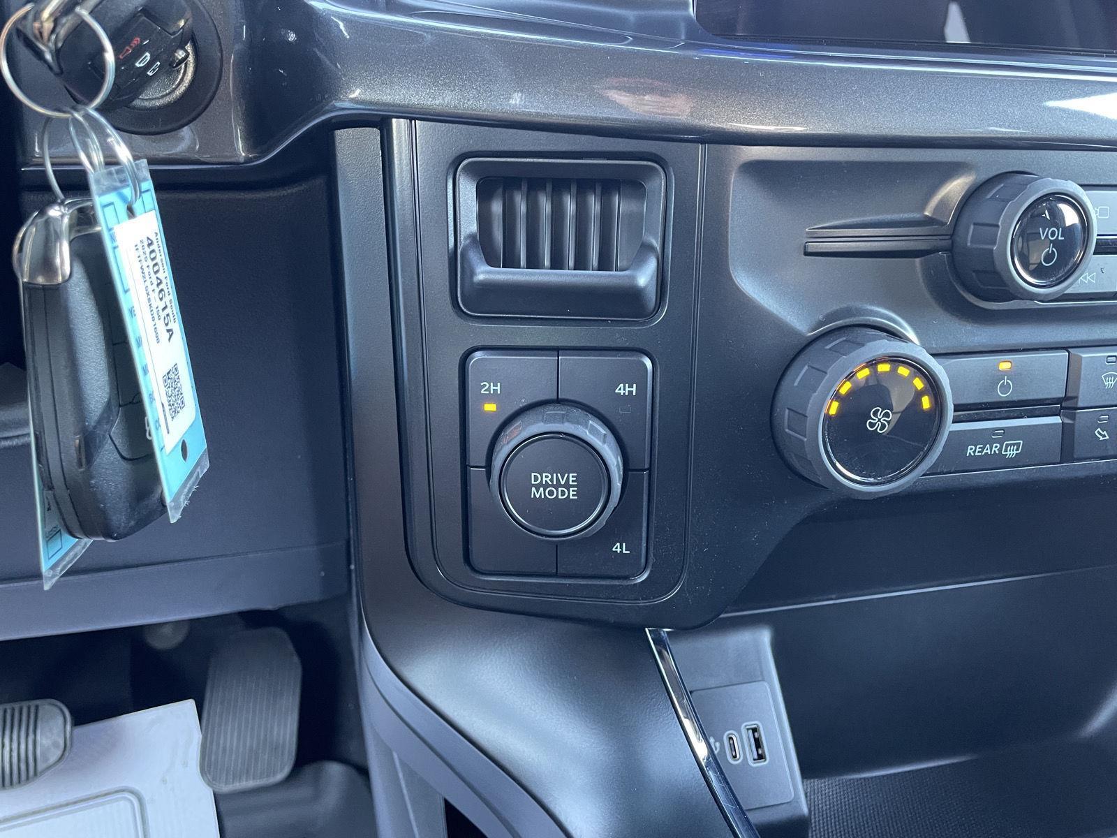 Vehicle photo 26