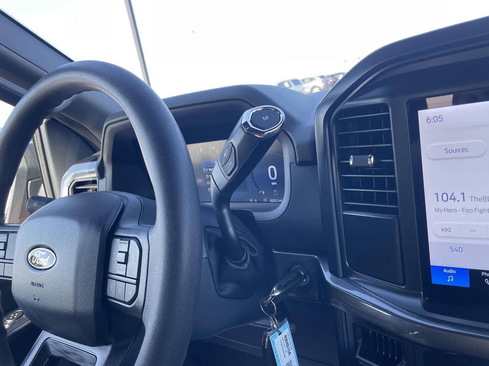 Vehicle photo 29