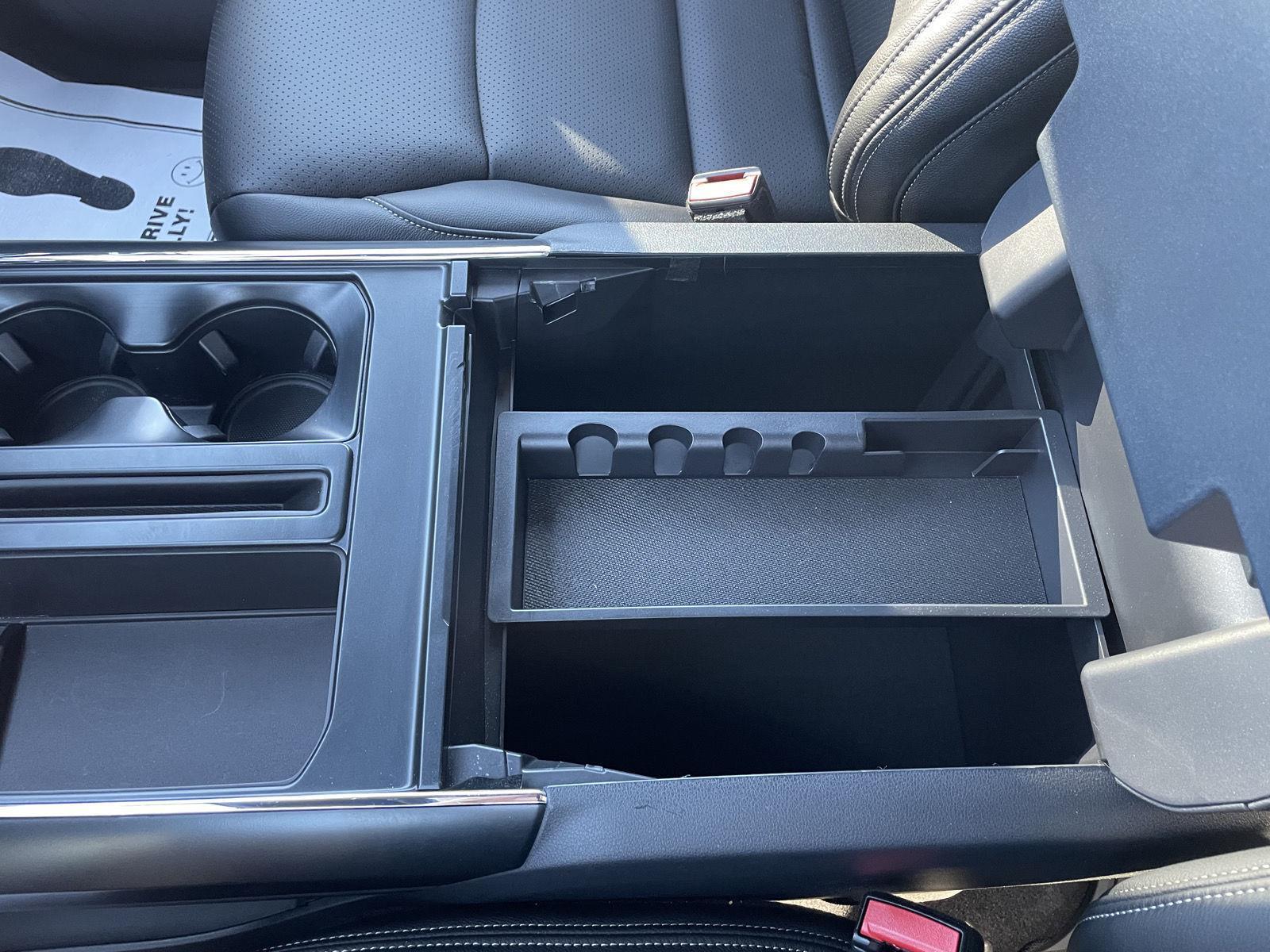 Vehicle photo 30