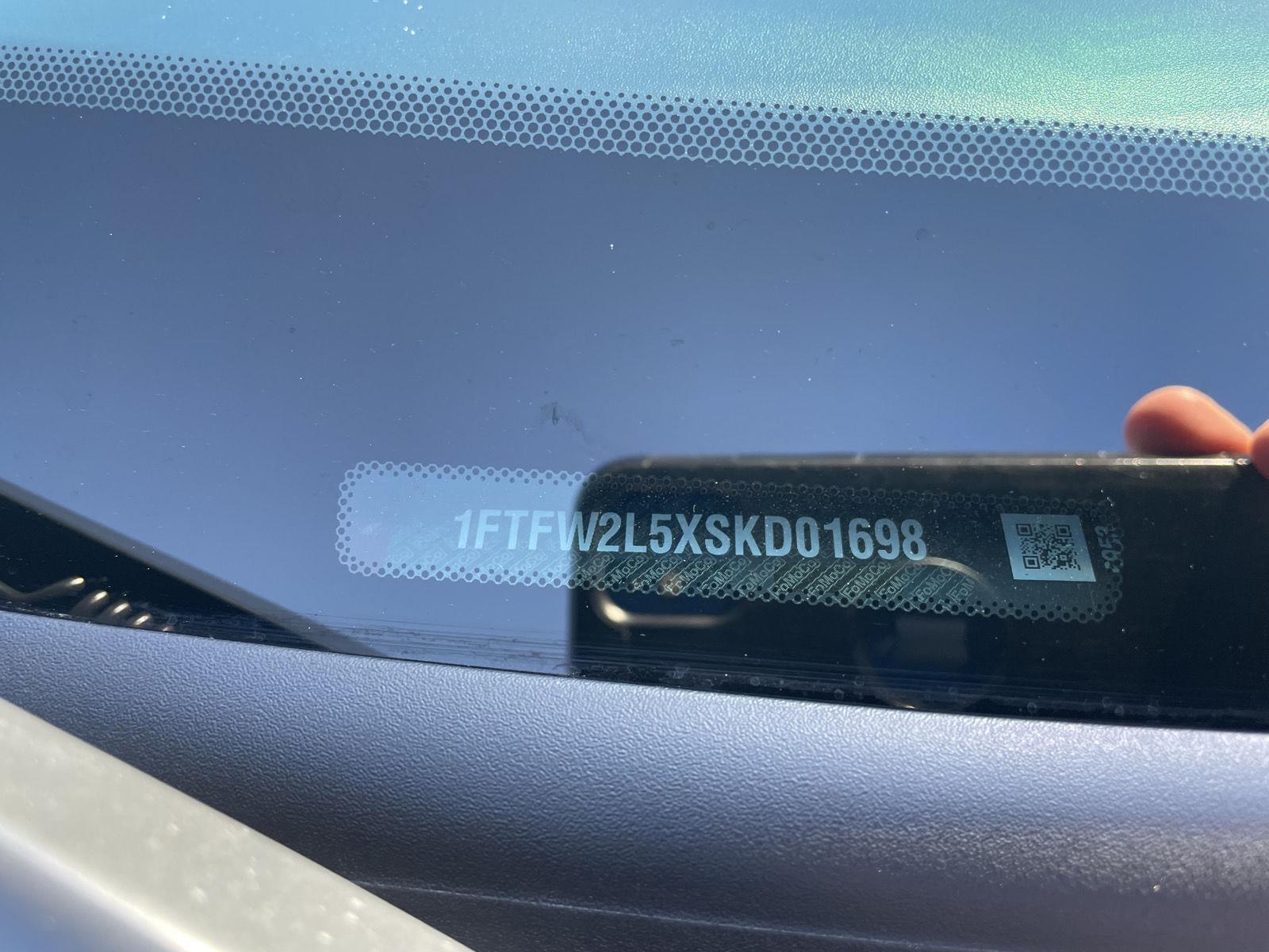 Vehicle photo 32