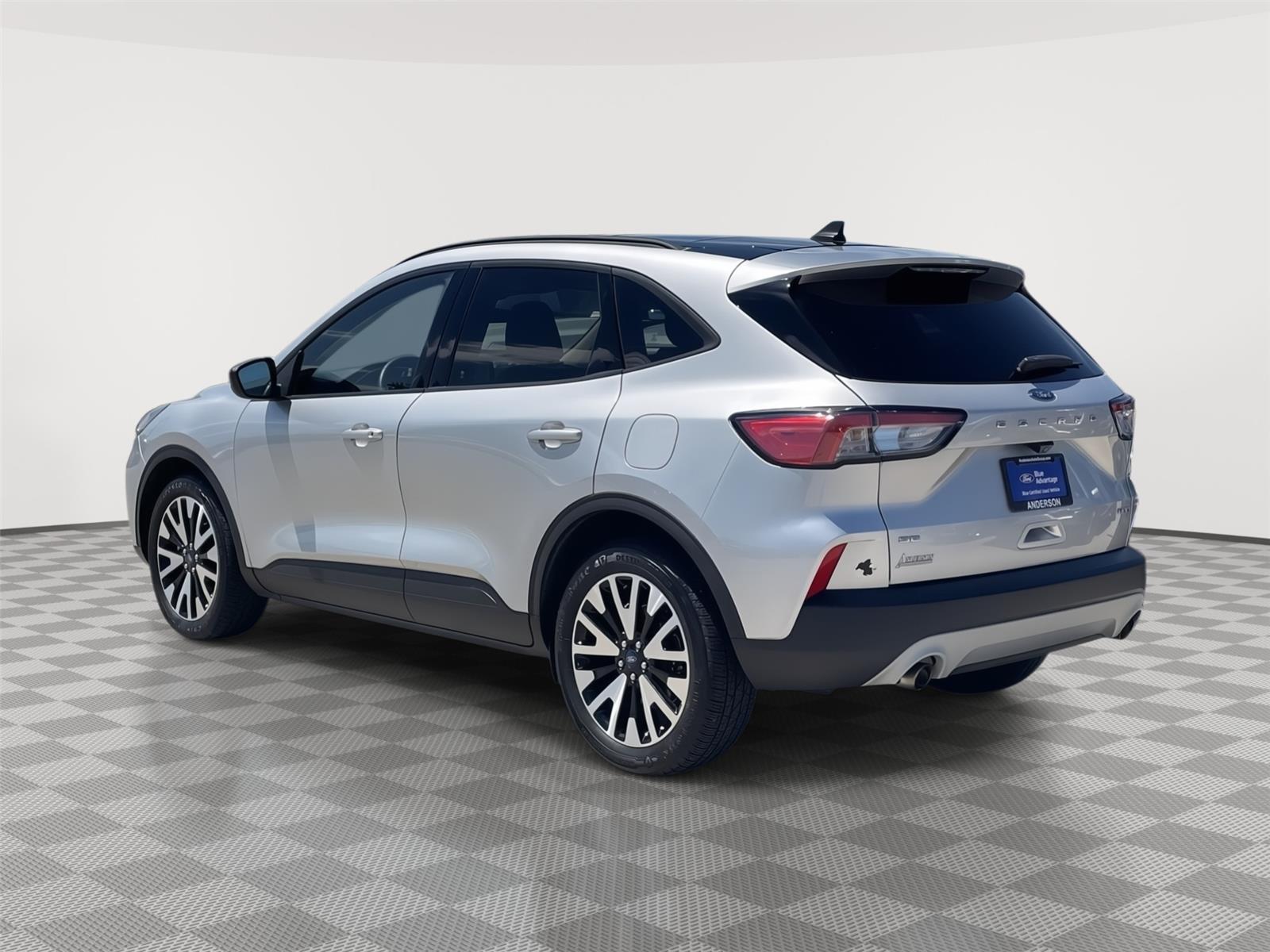 Vehicle photo 9