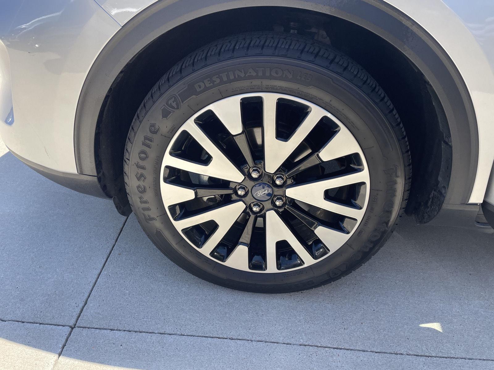 Vehicle photo 10