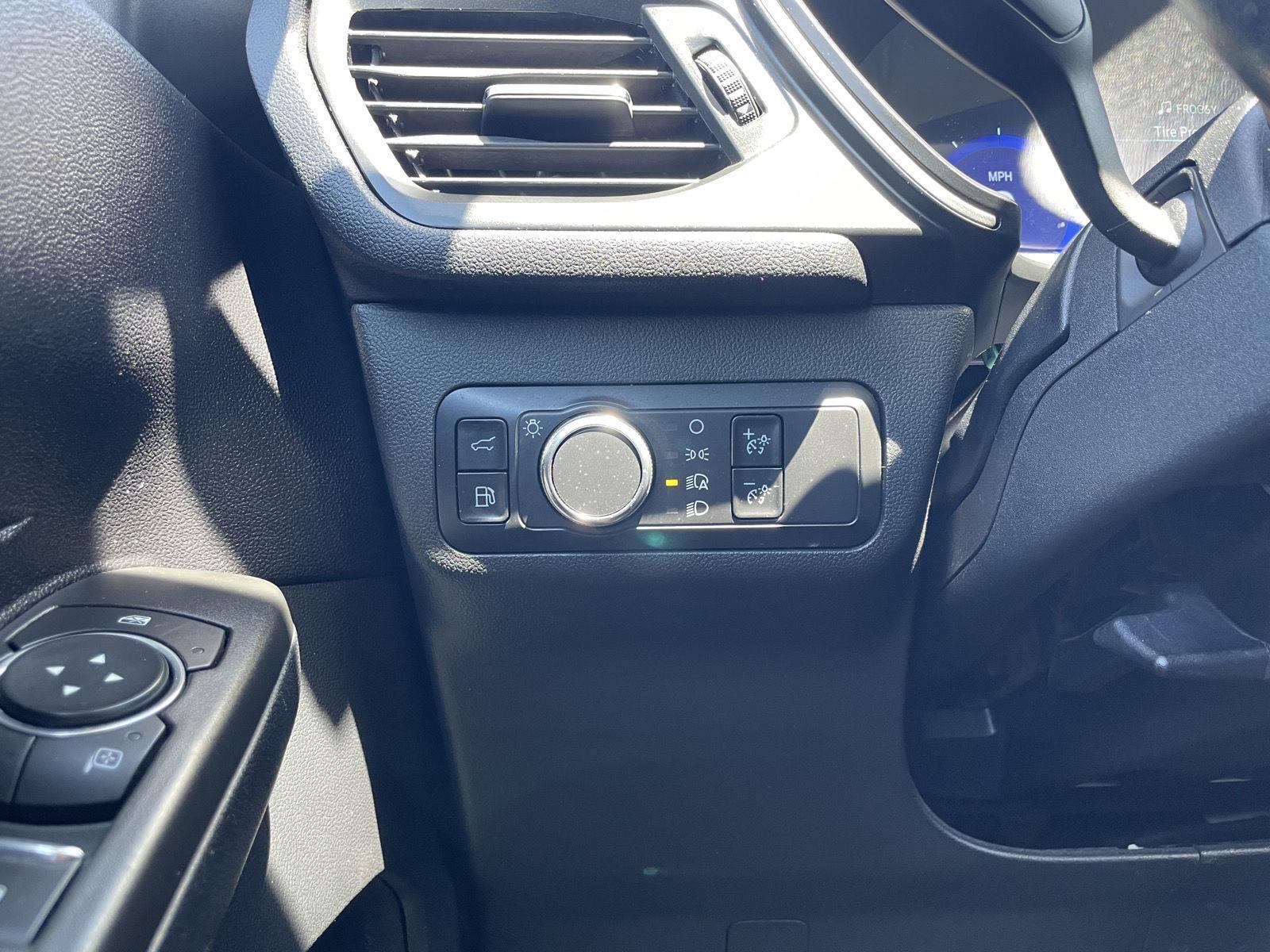Vehicle photo 15