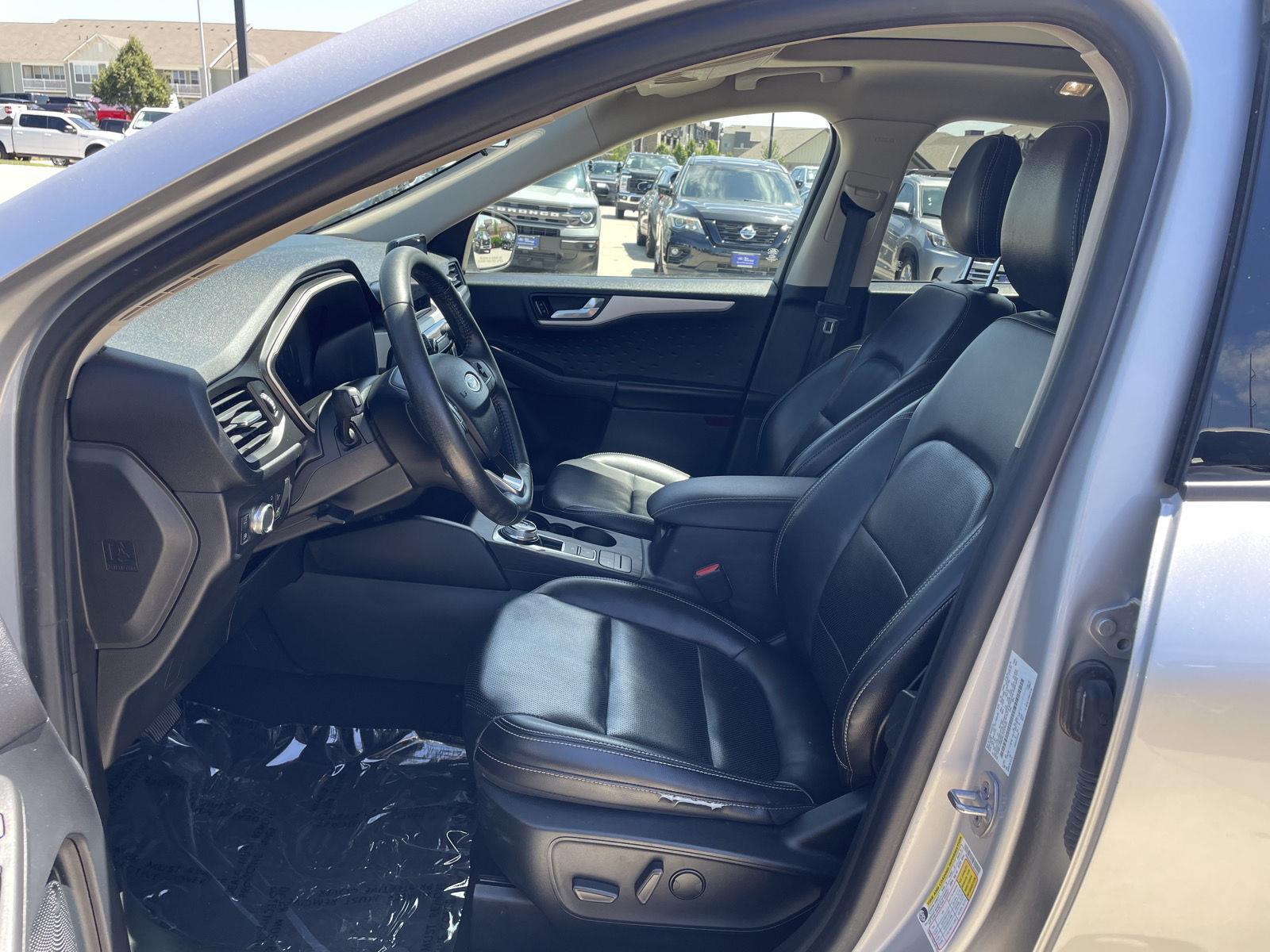 Vehicle photo 16