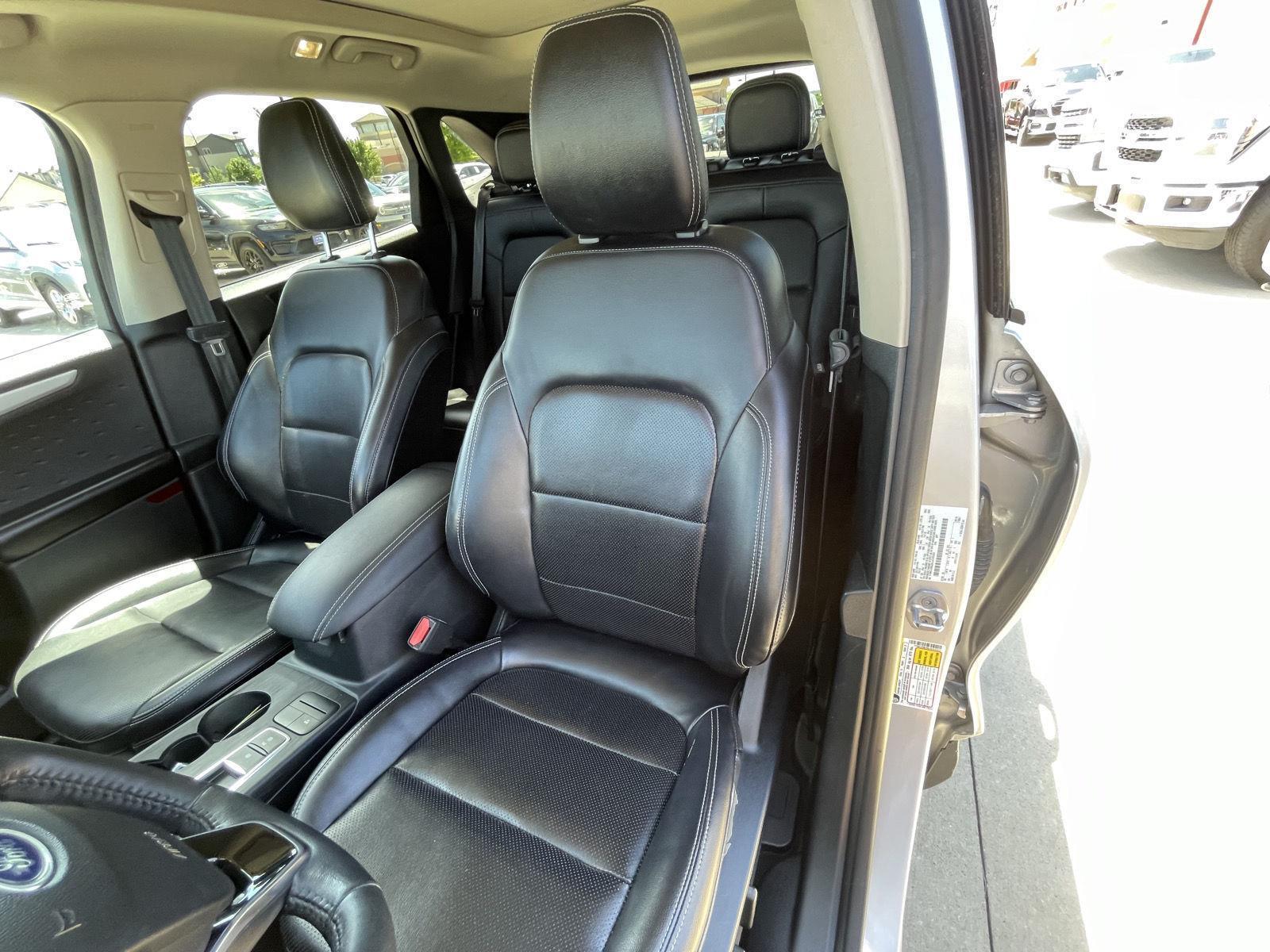 Vehicle photo 17