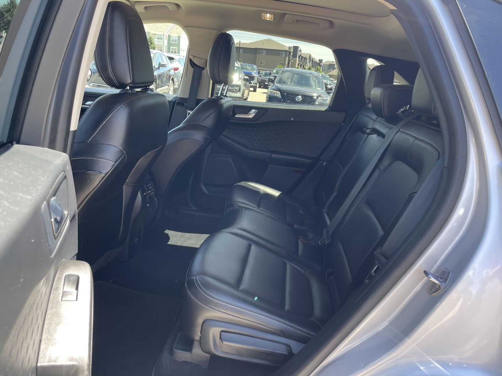 Vehicle photo 19