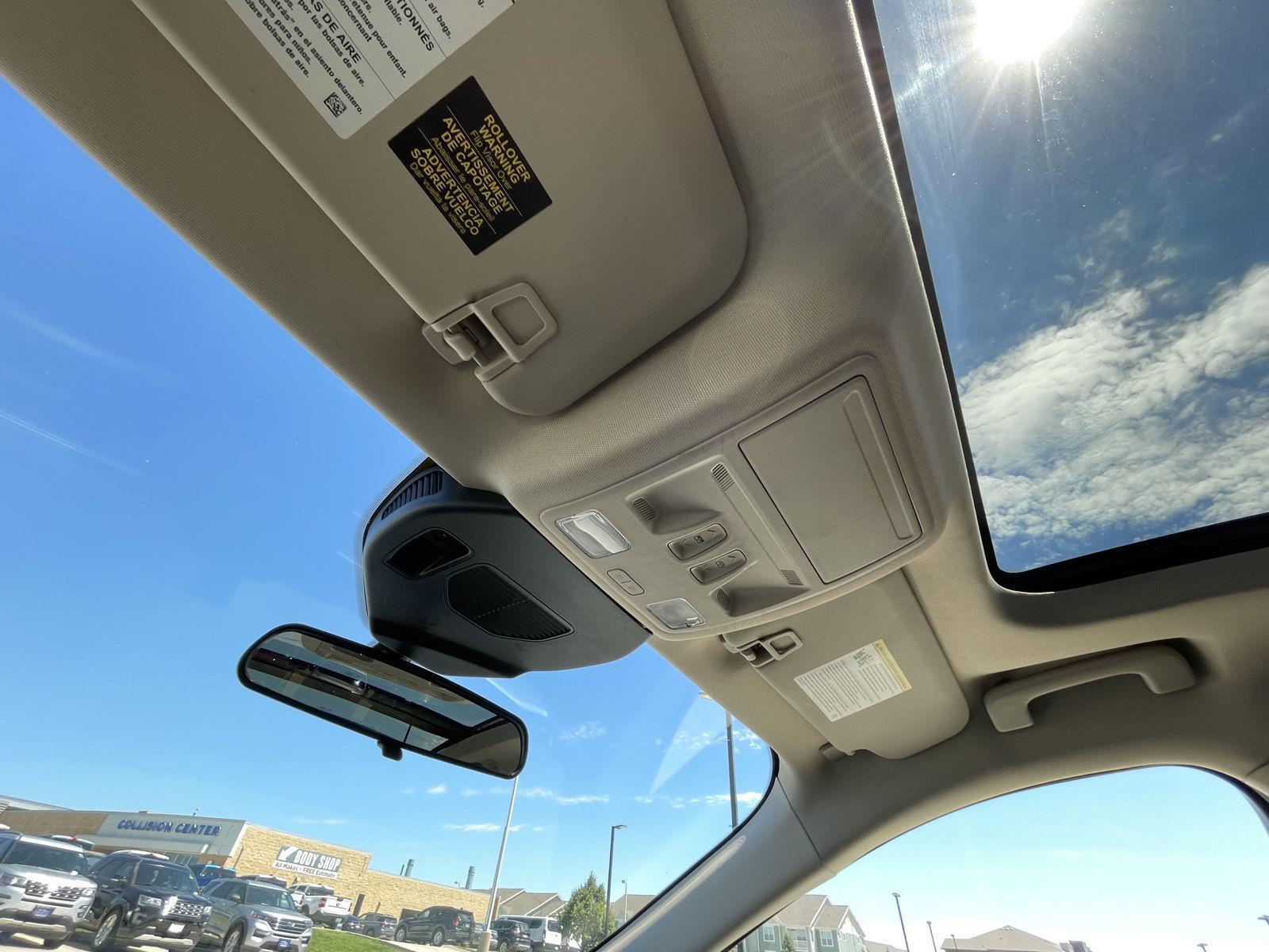 Vehicle photo 20