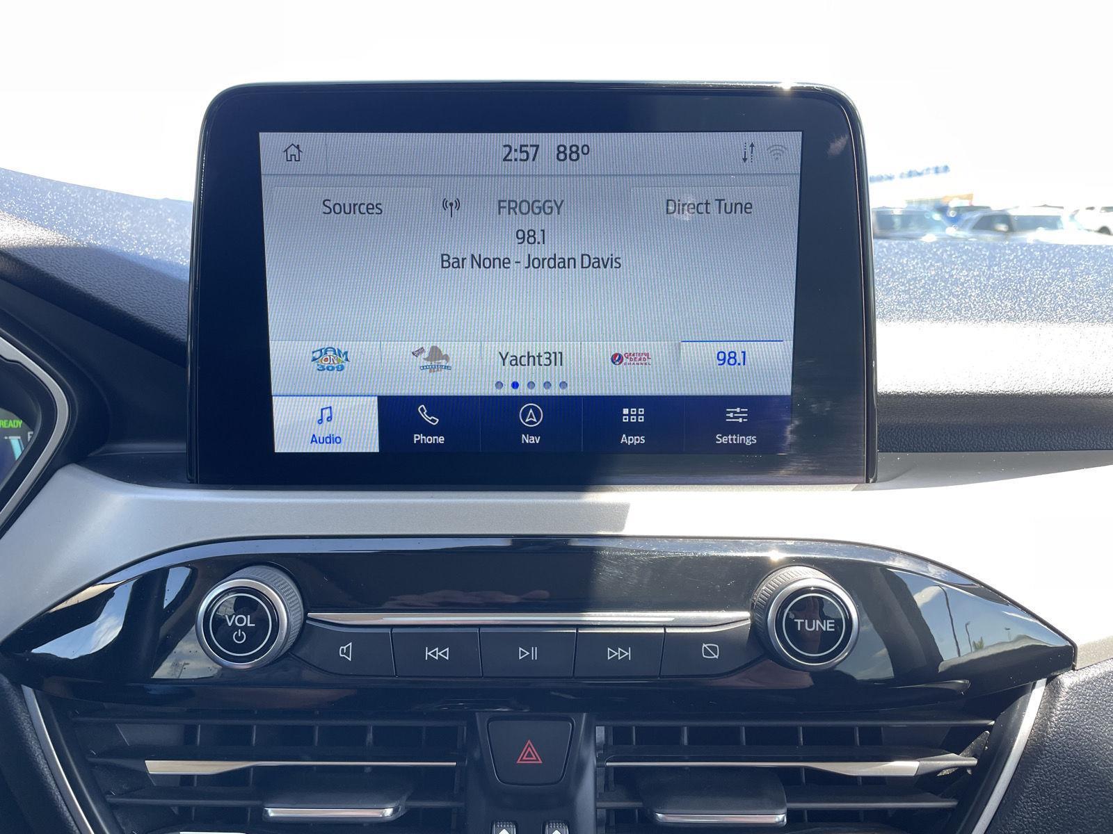 Vehicle photo 26