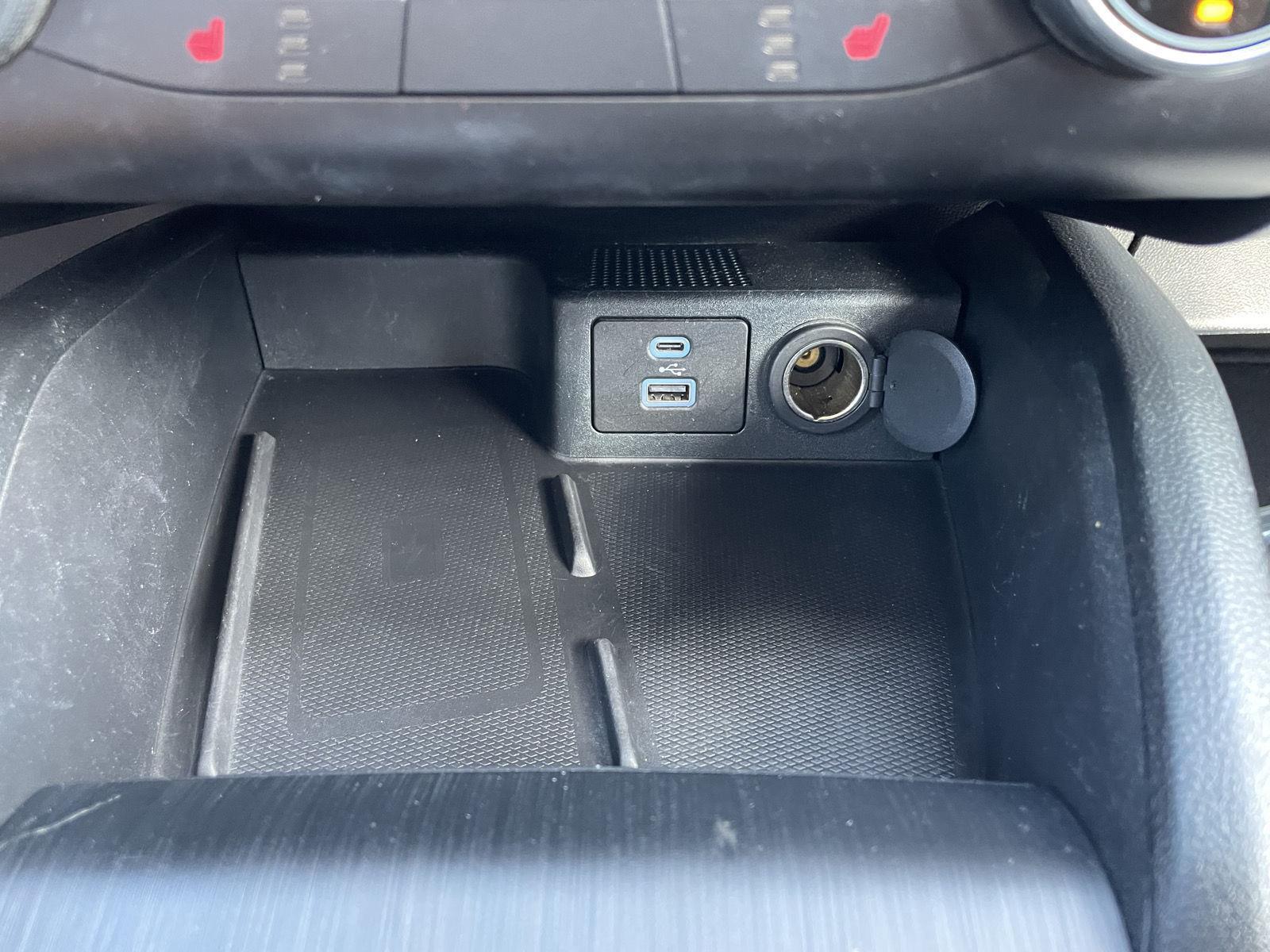 Vehicle photo 29