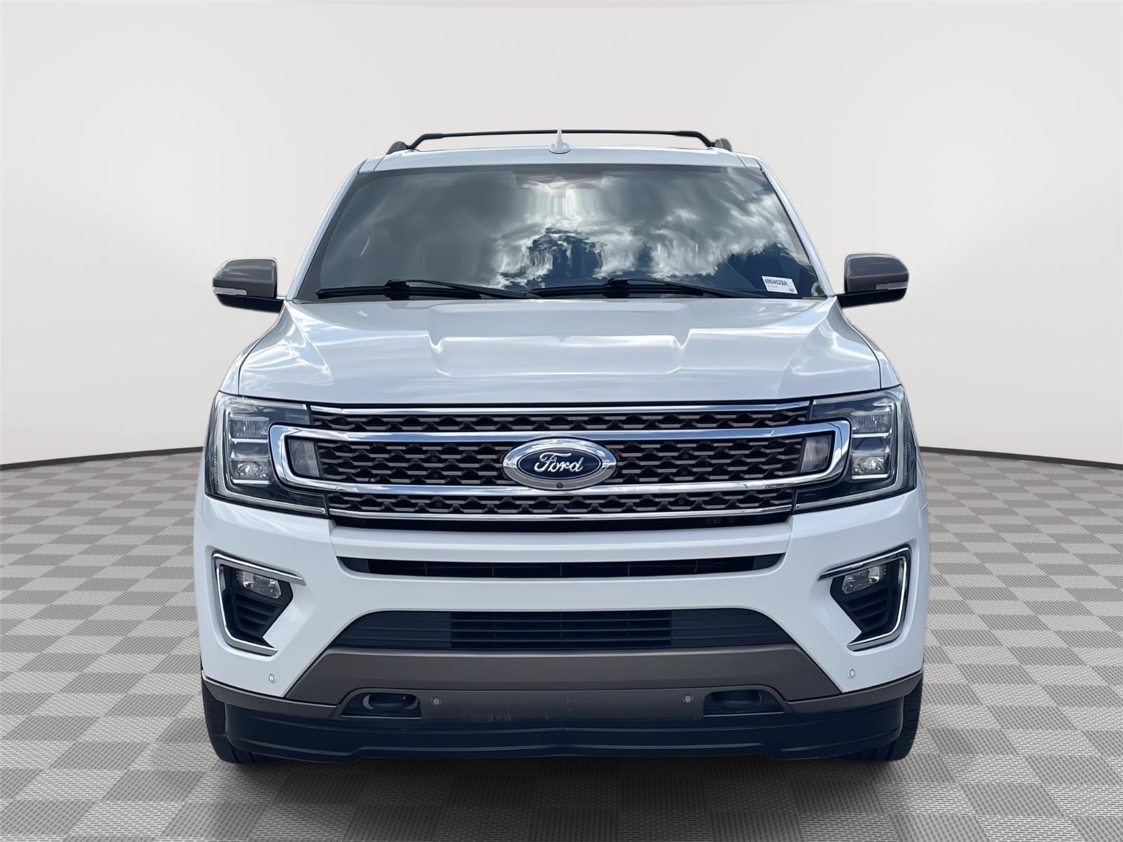 Vehicle photo 4