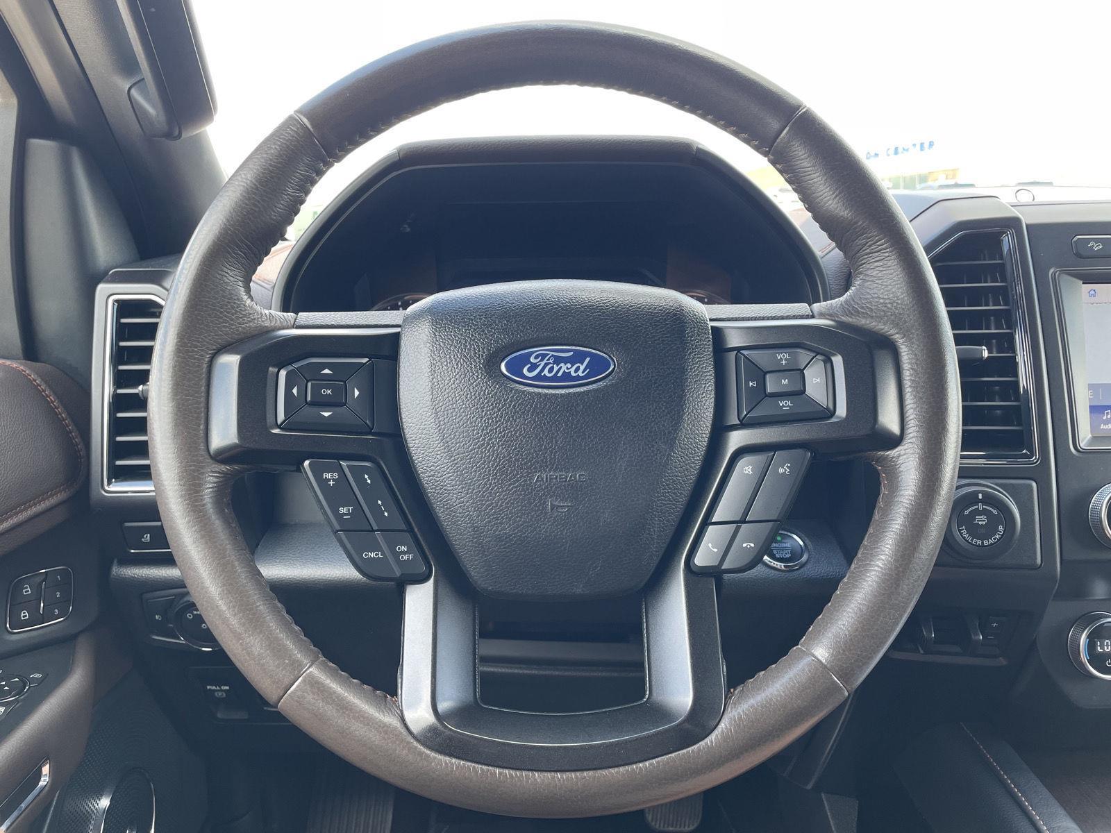 Vehicle photo 12