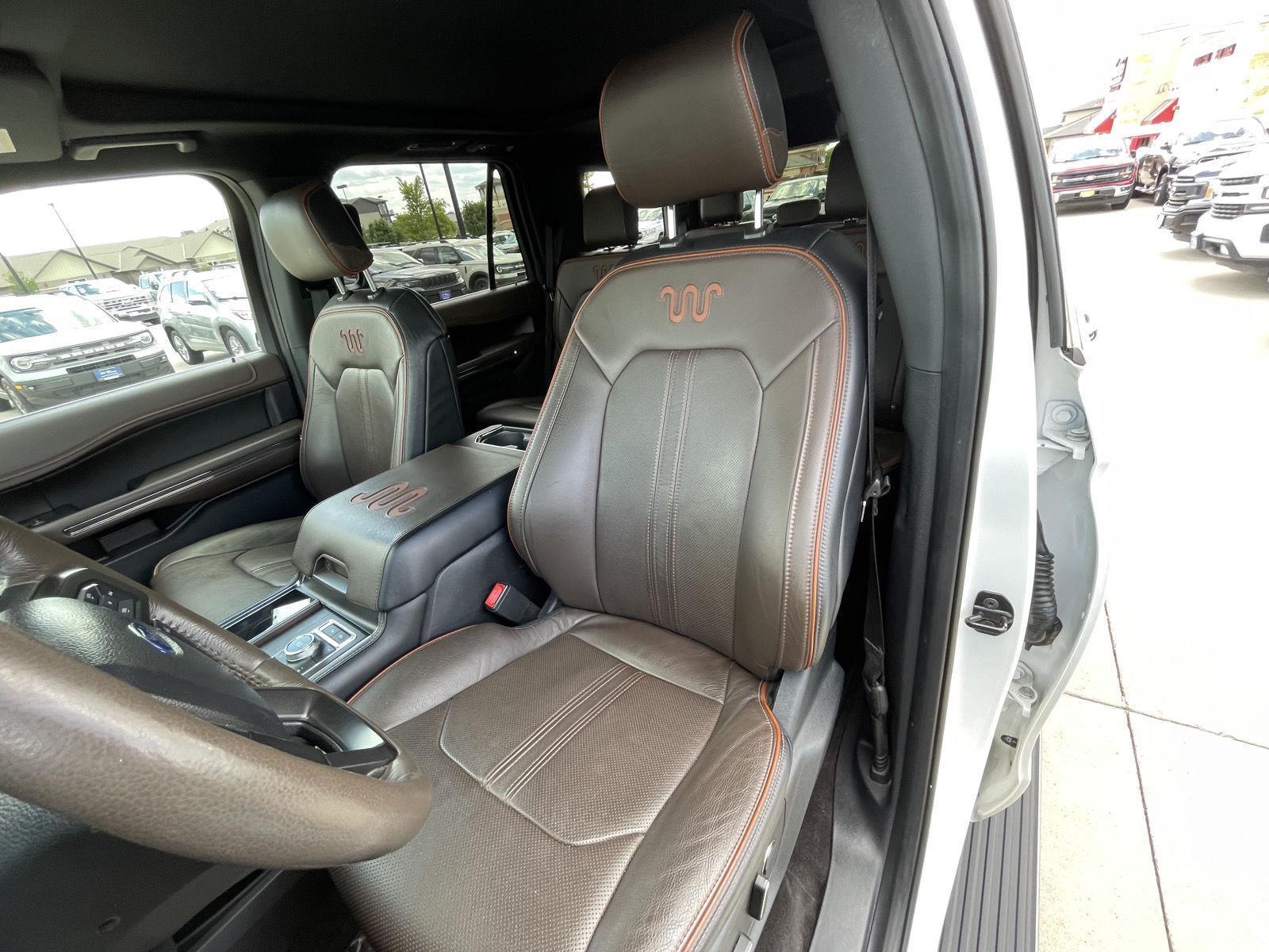 Vehicle photo 18