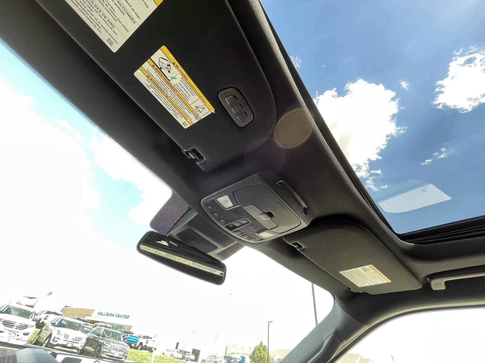 Vehicle photo 23