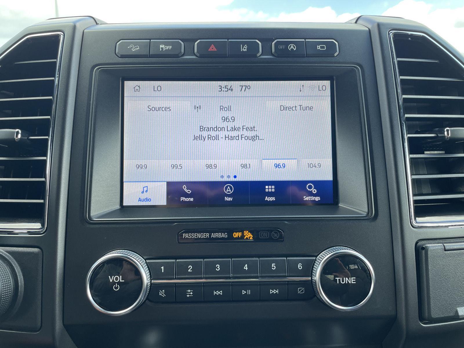 Vehicle photo 30