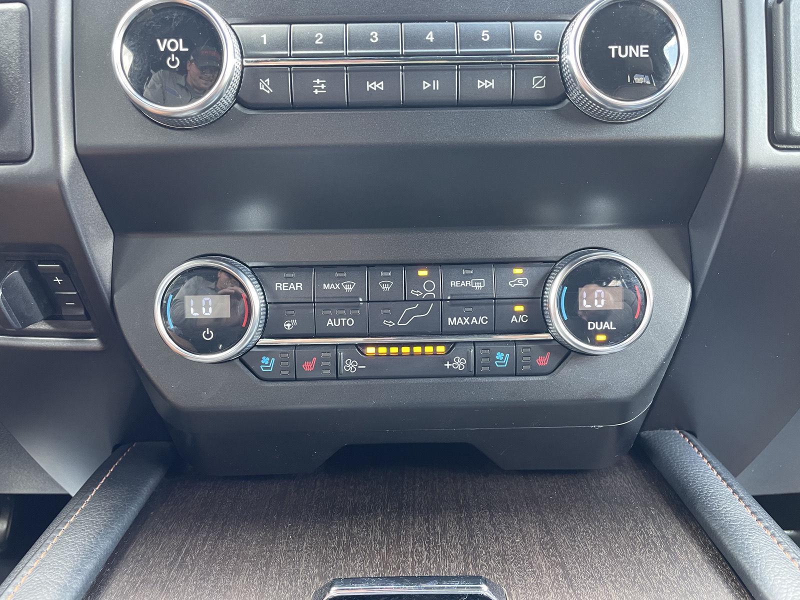 Vehicle photo 31