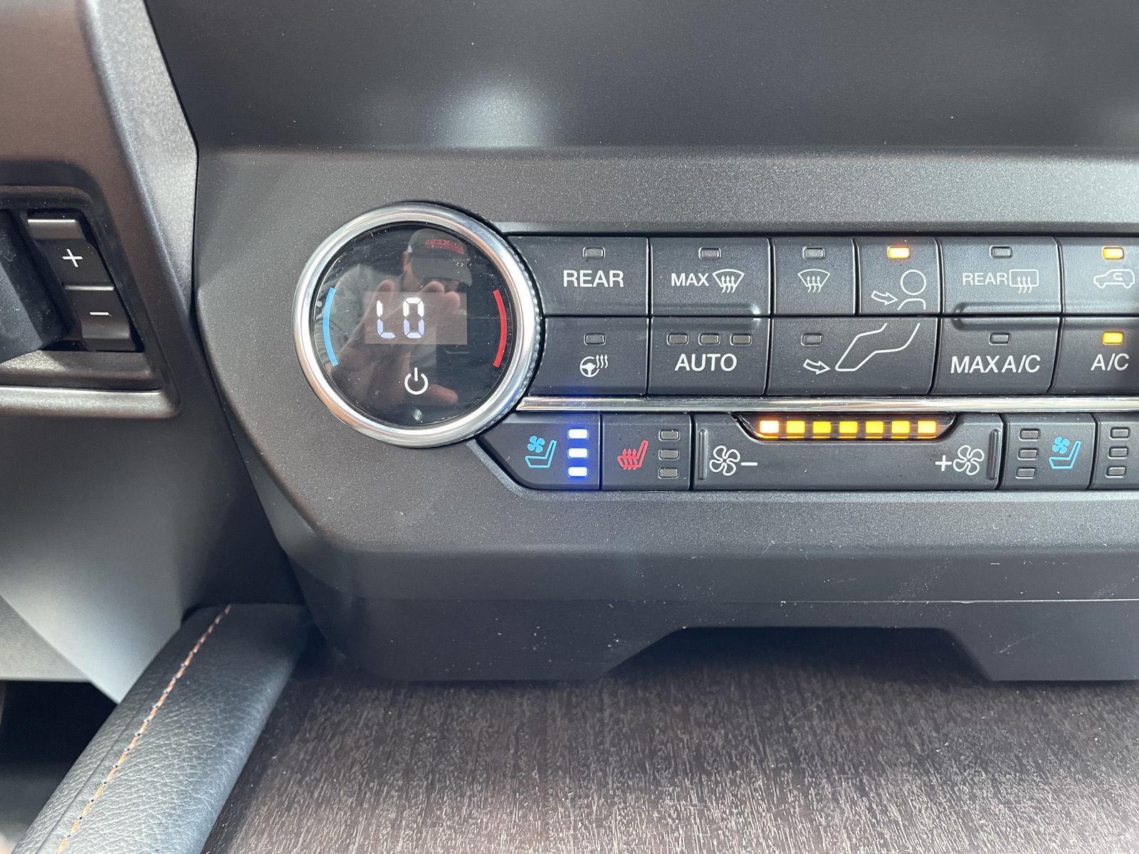 Vehicle photo 32