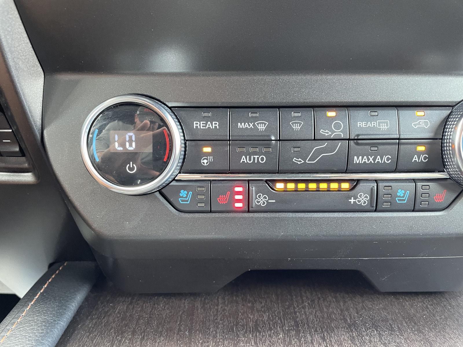 Vehicle photo 33