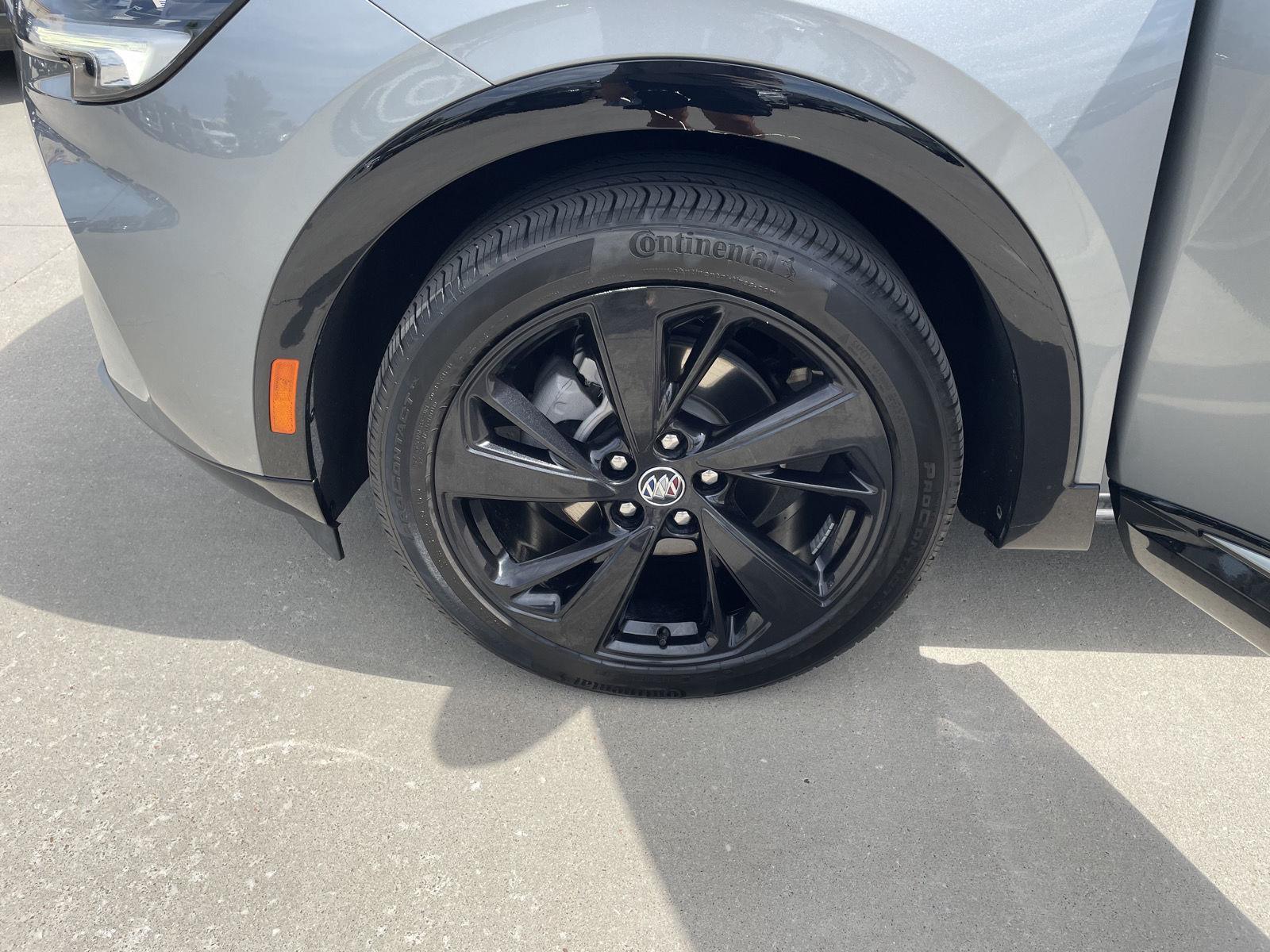 Vehicle photo 9