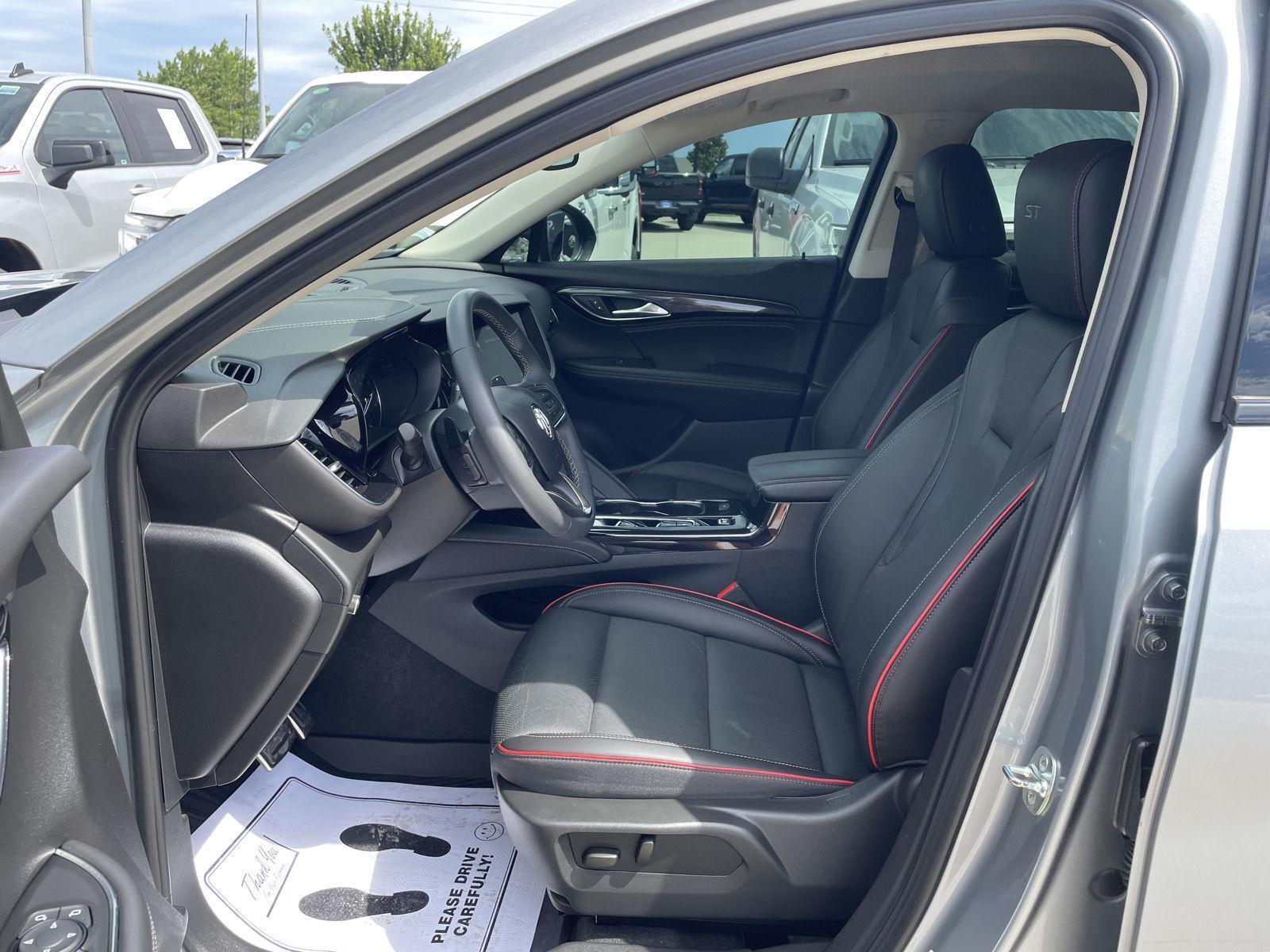 Vehicle photo 16