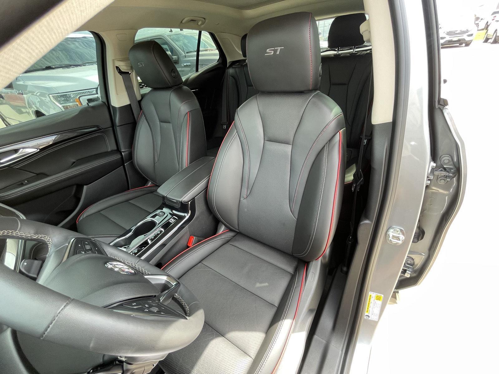 Vehicle photo 17