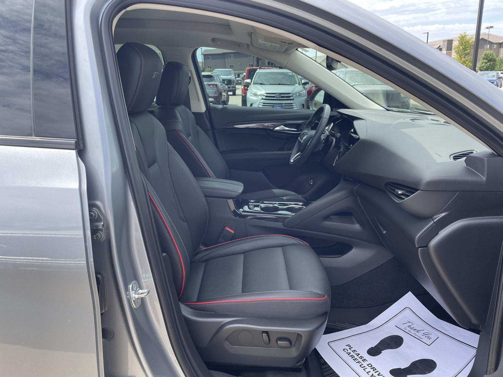Vehicle photo 18