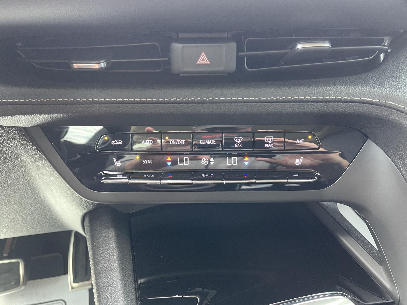 Vehicle photo 25