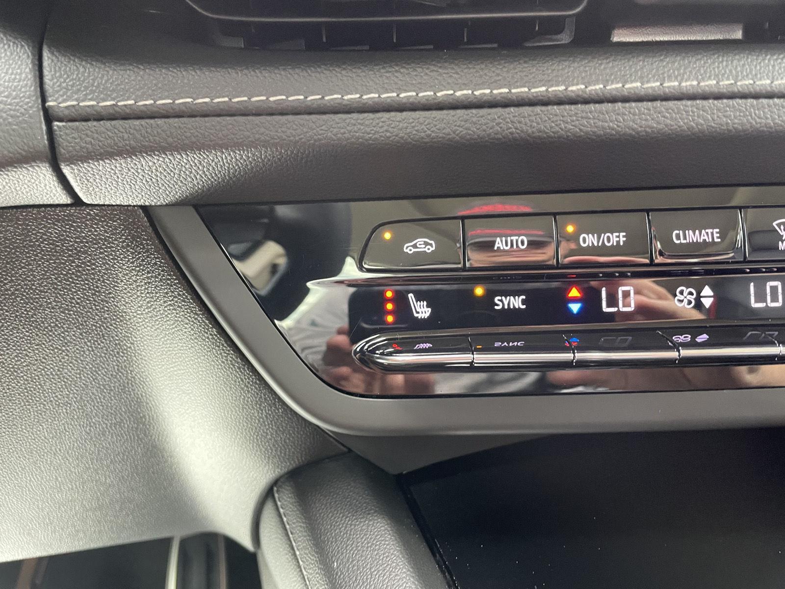 Vehicle photo 26