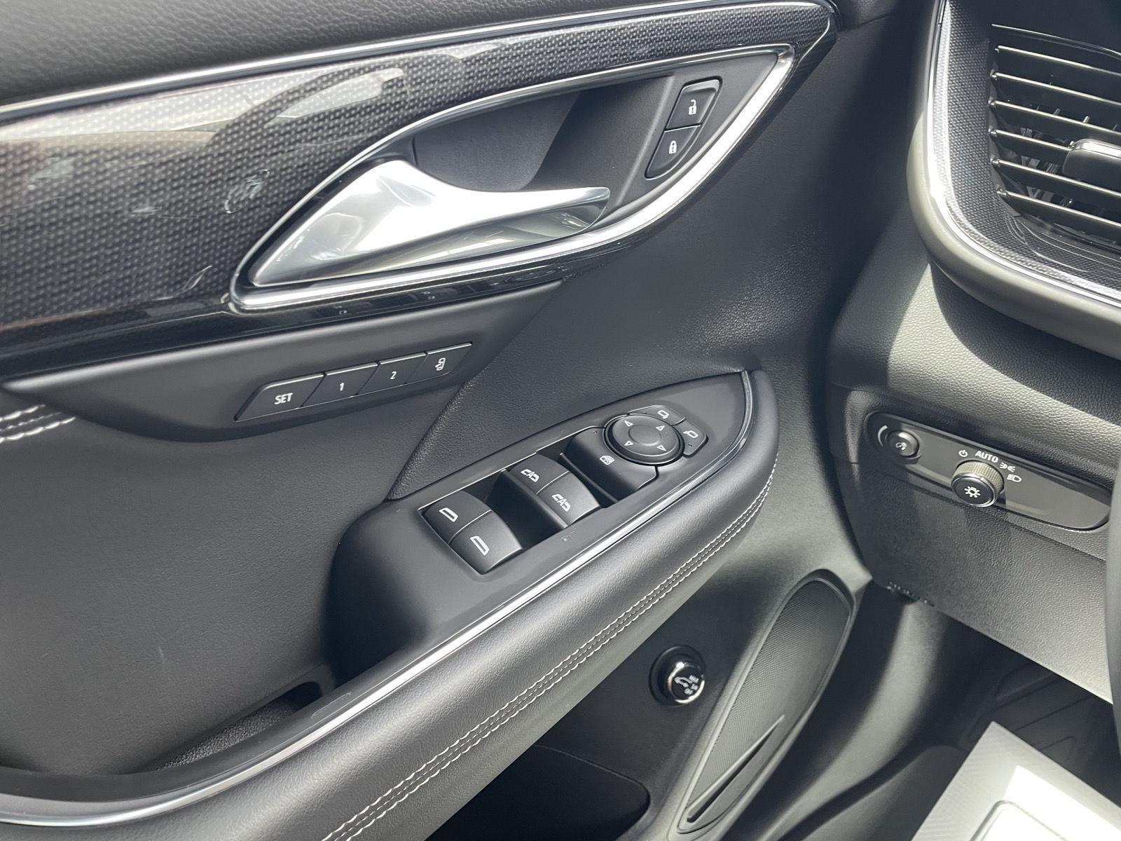 Vehicle photo 29