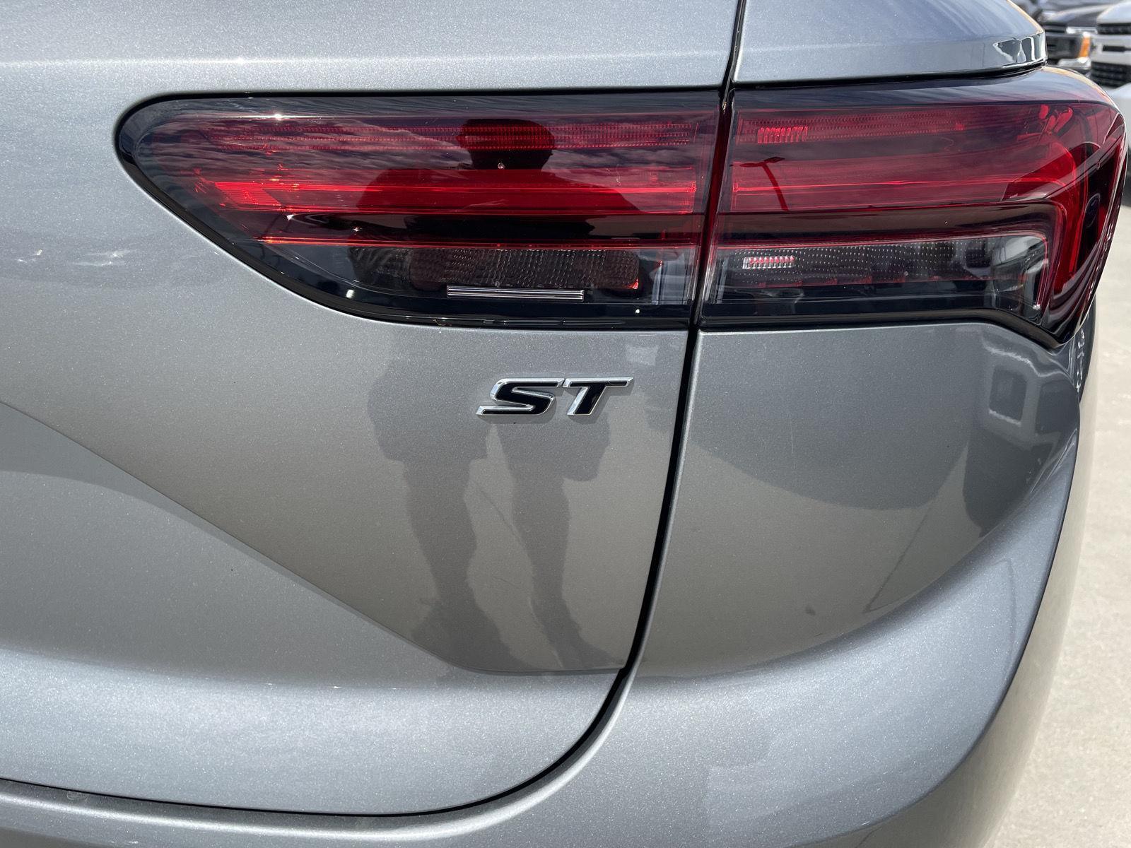 Vehicle photo 38
