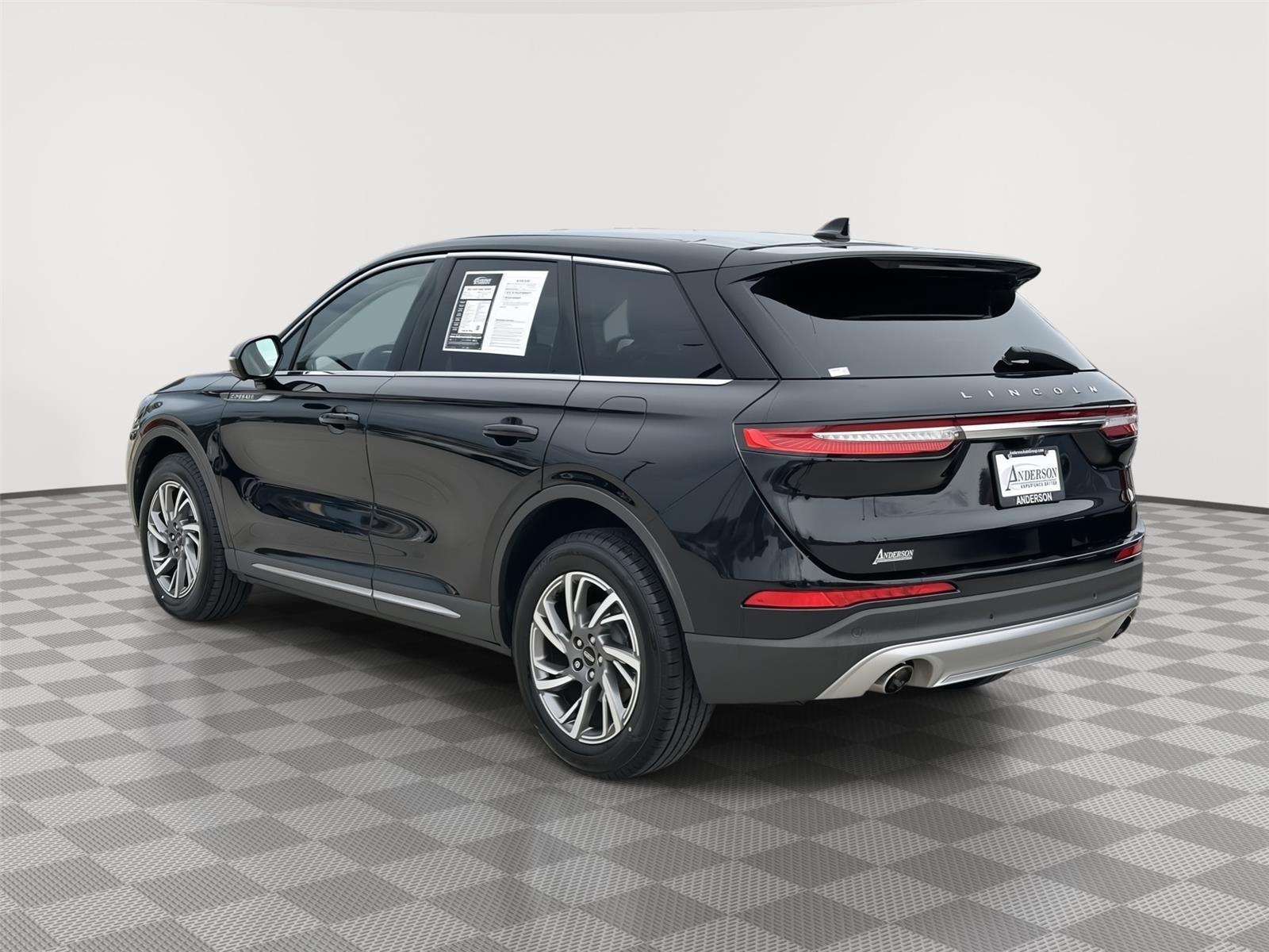 Vehicle photo 9
