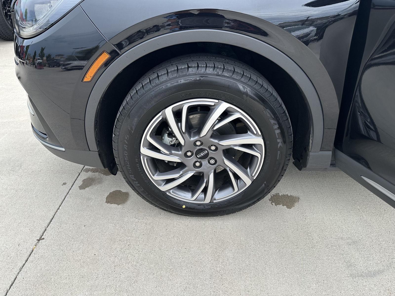 Vehicle photo 10