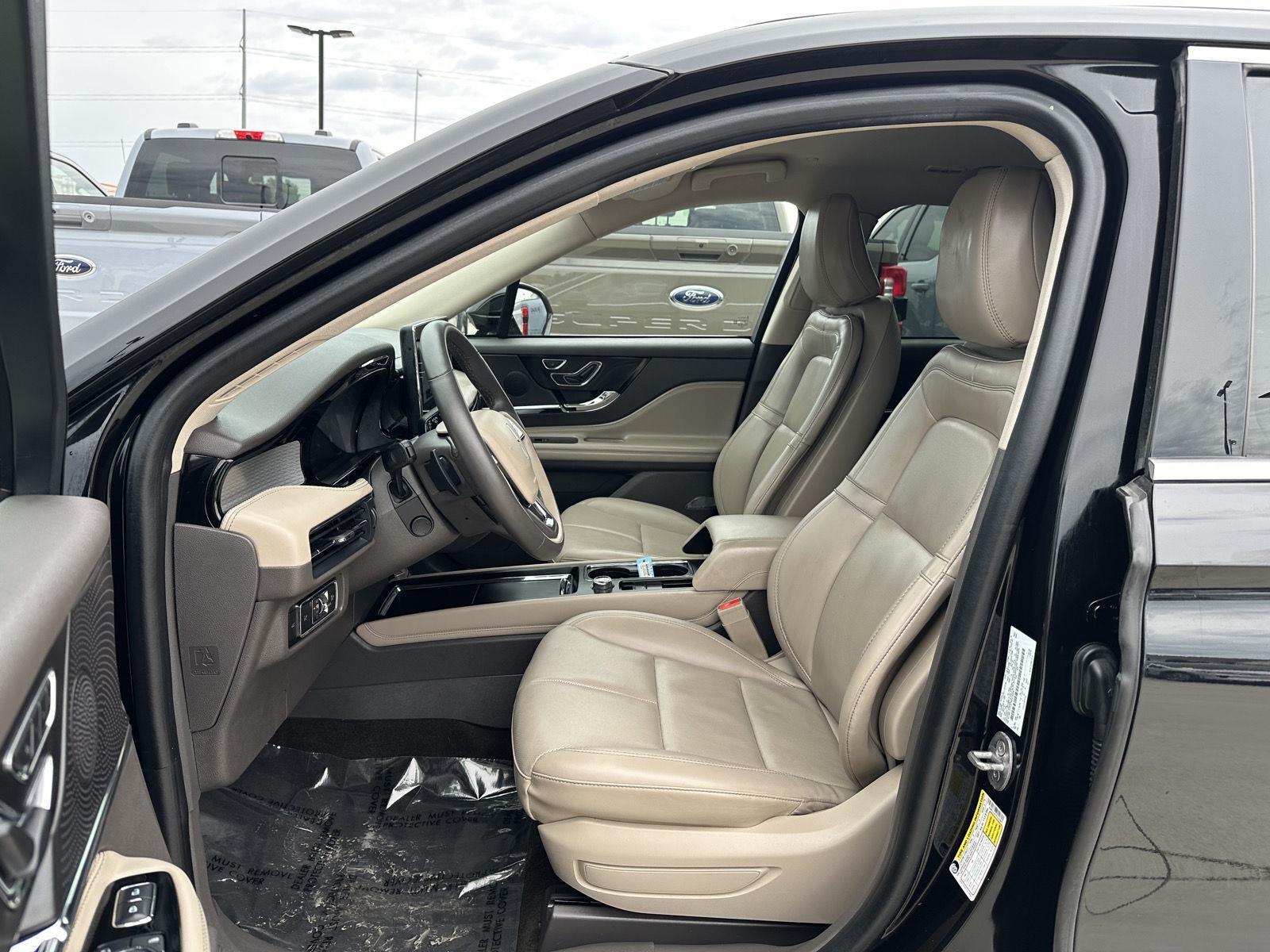 Vehicle photo 17