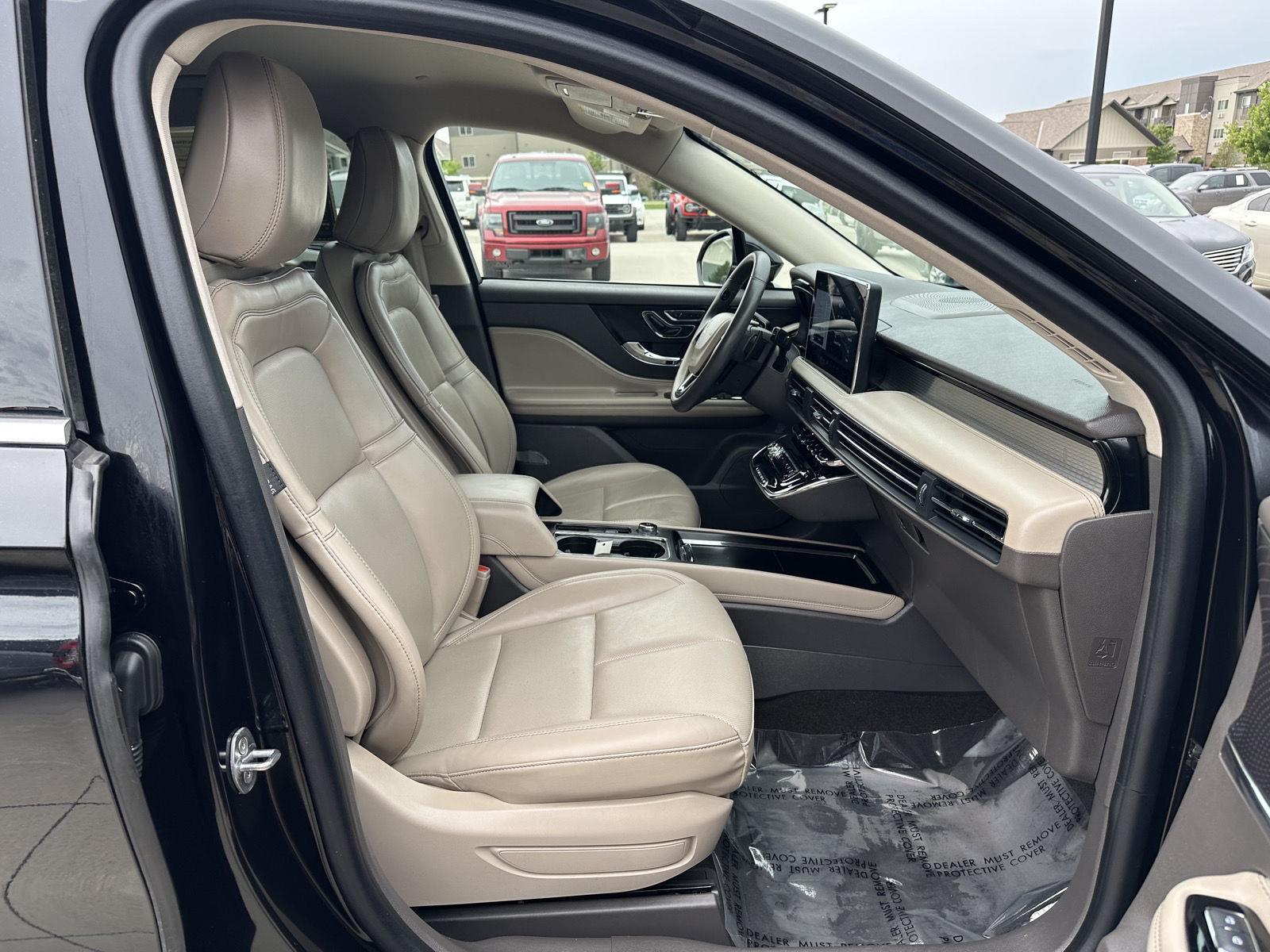 Vehicle photo 19