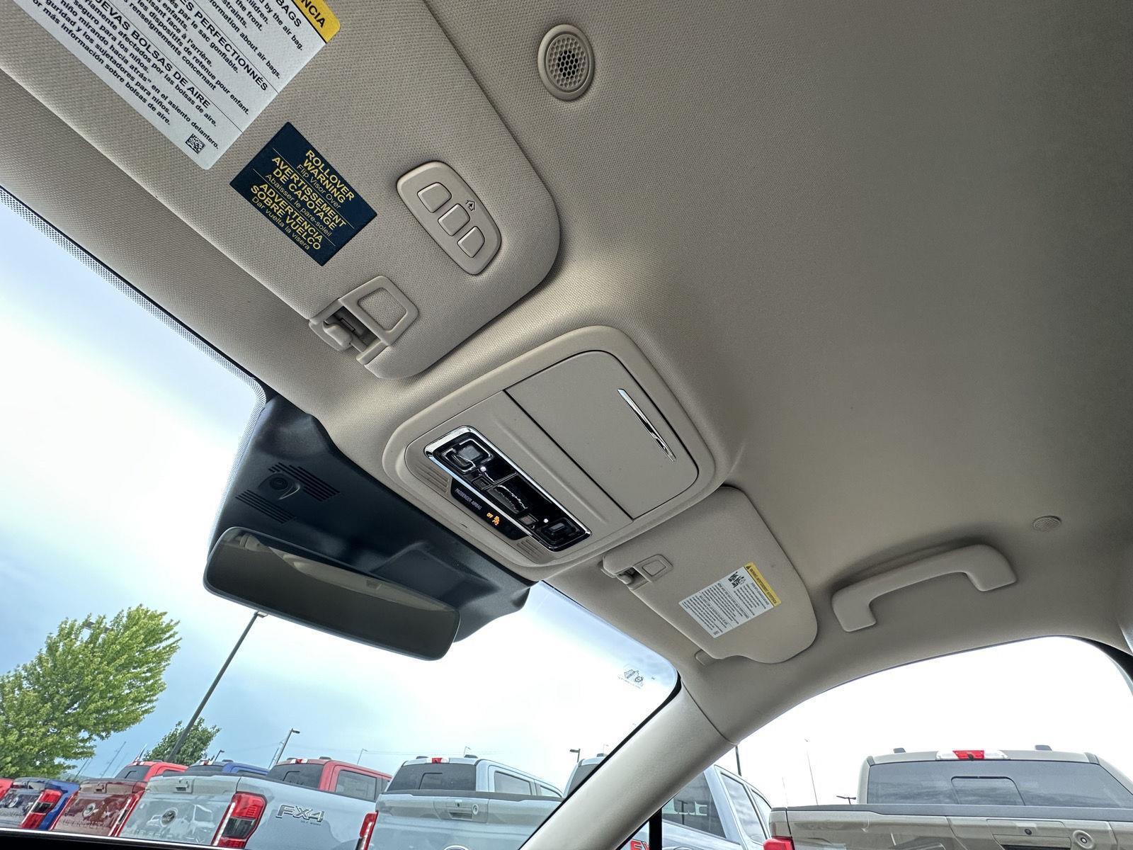 Vehicle photo 21
