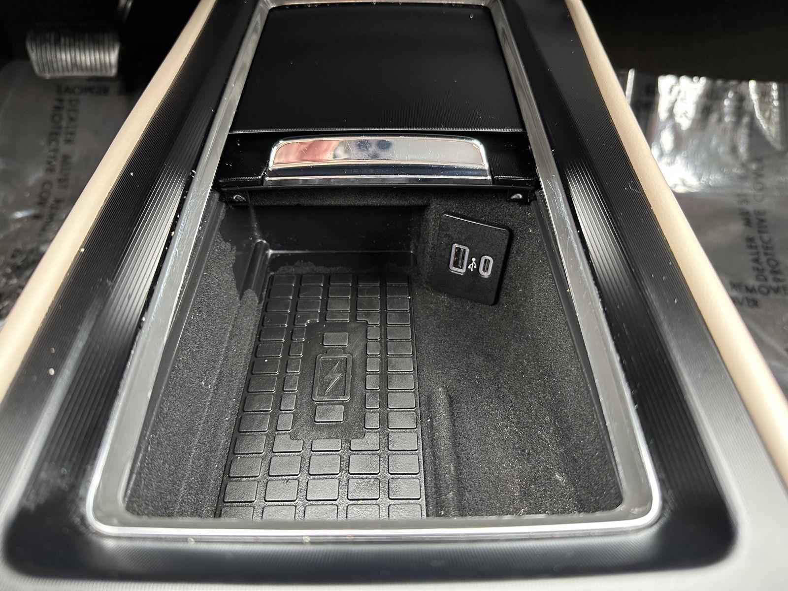Vehicle photo 29