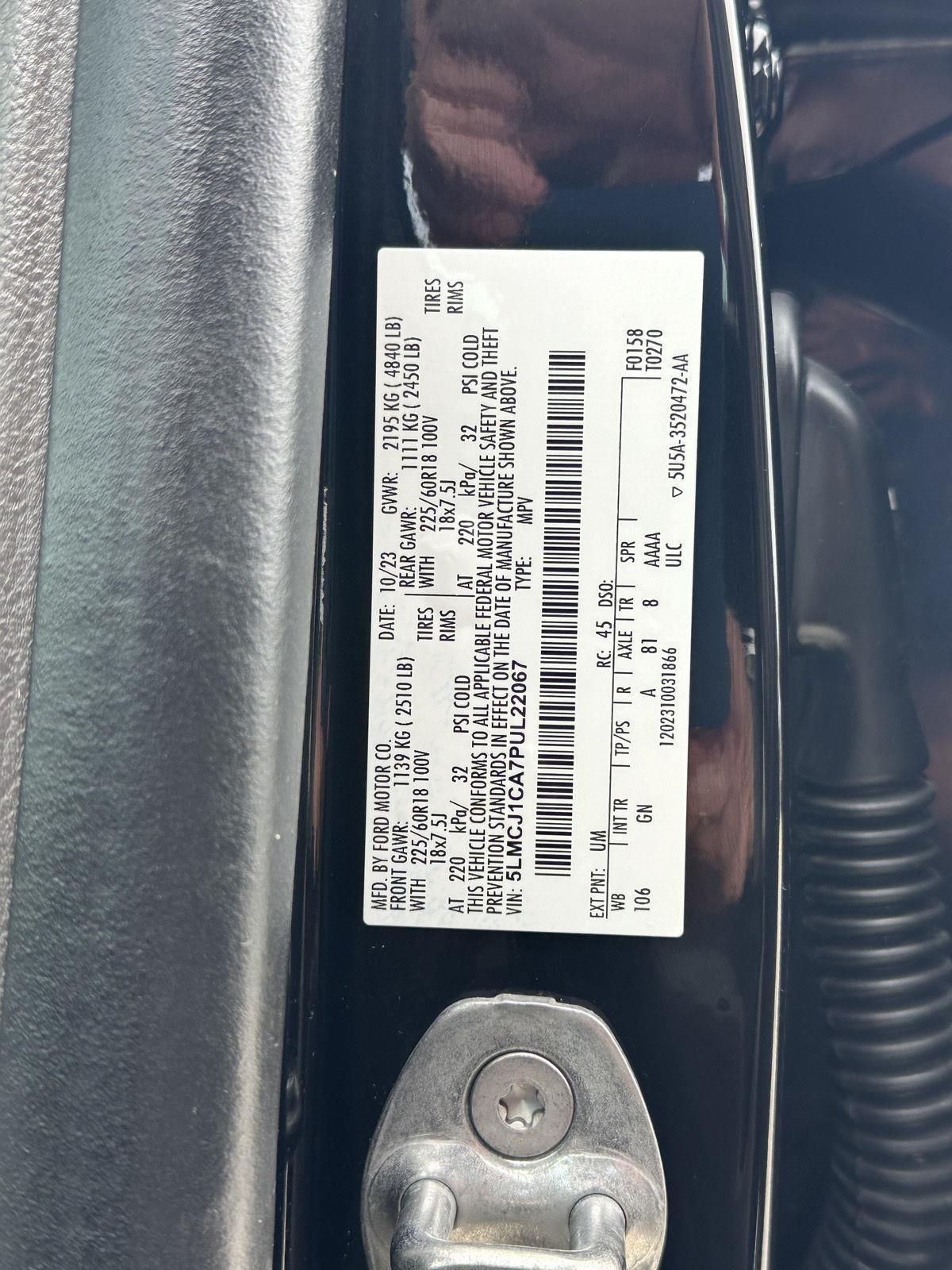 Vehicle photo 32