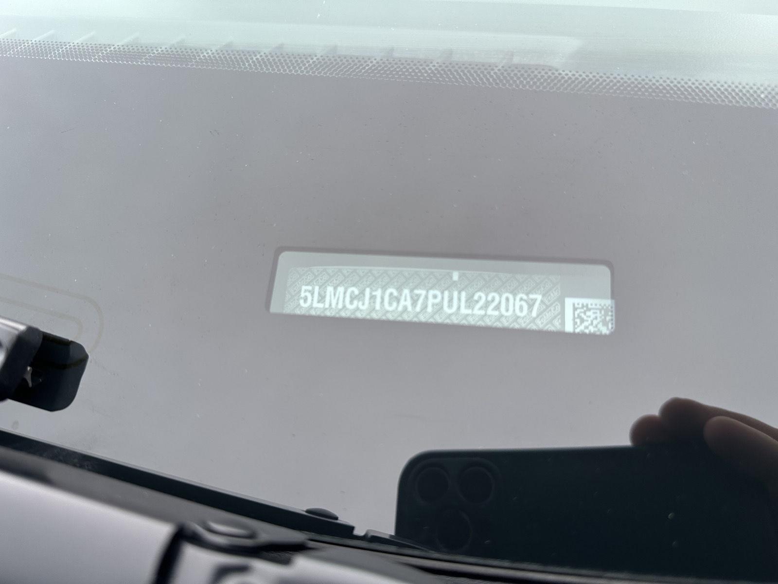 Vehicle photo 33