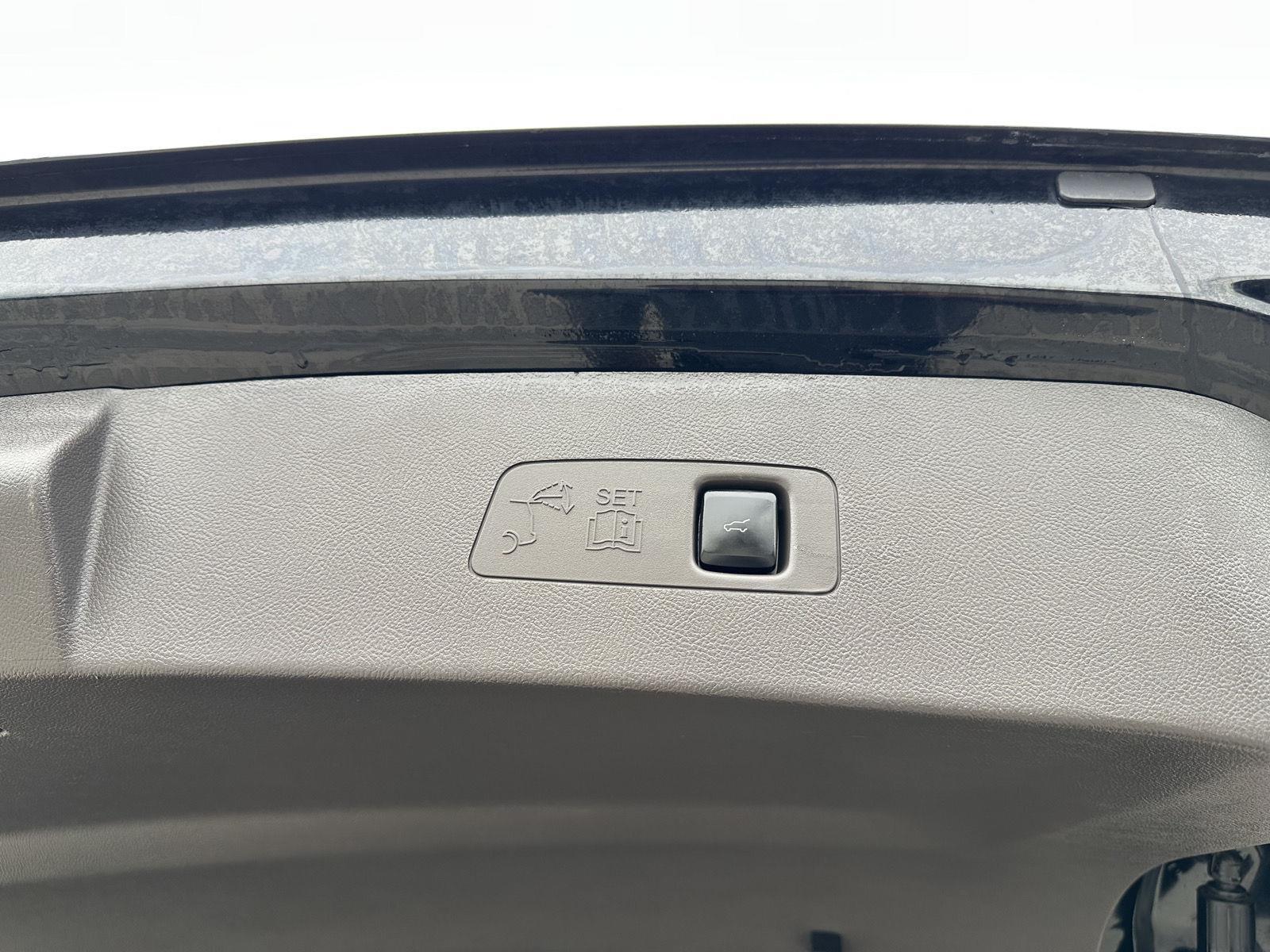 Vehicle photo 35