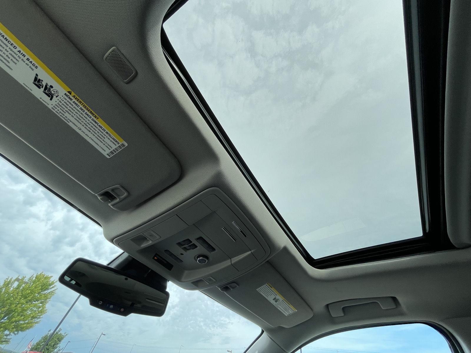 Vehicle photo 24