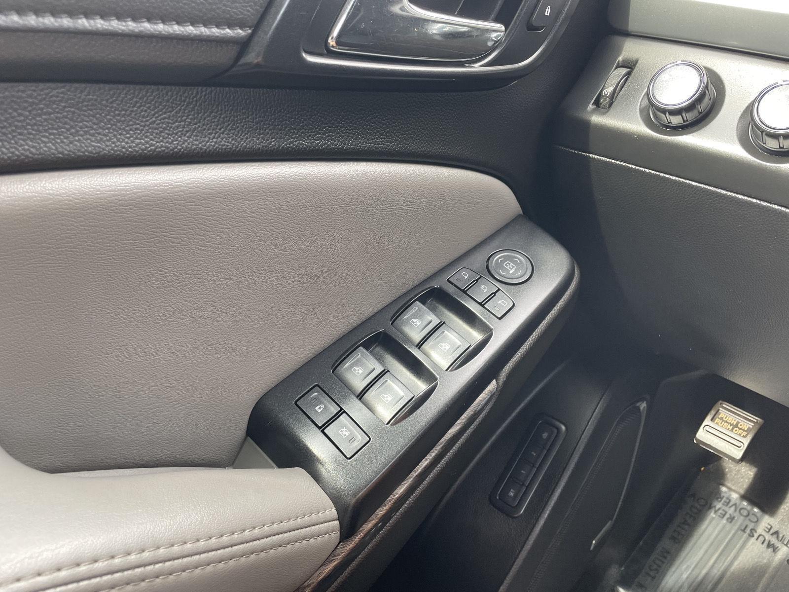 Vehicle photo 34