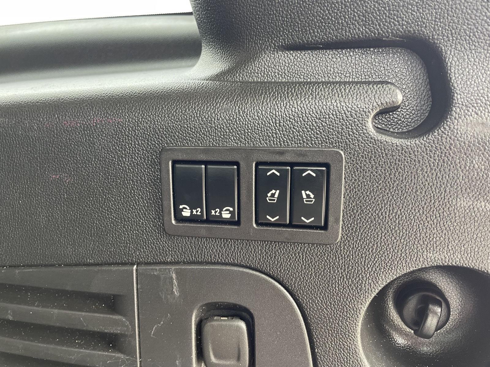 Vehicle photo 41