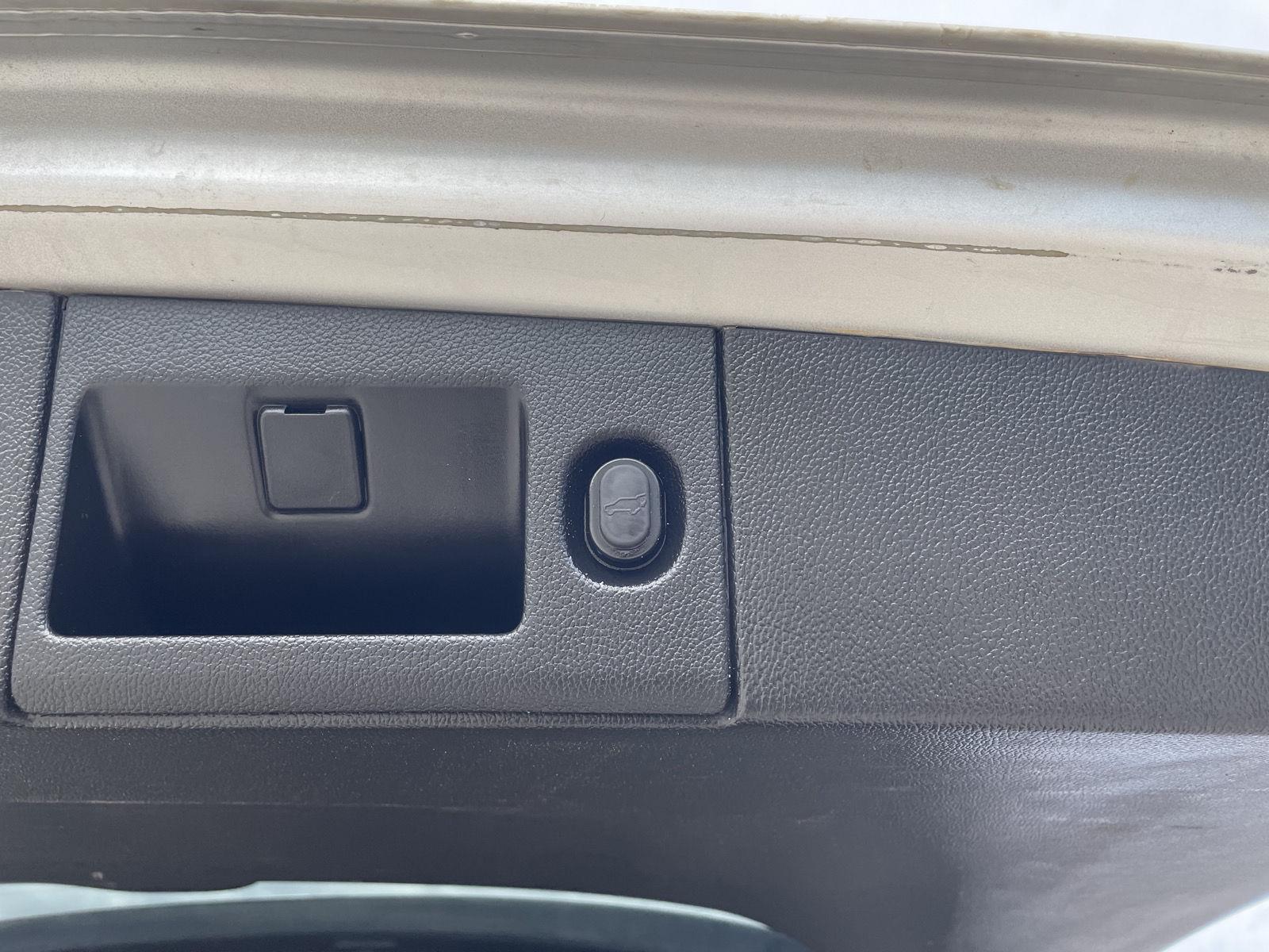 Vehicle photo 43