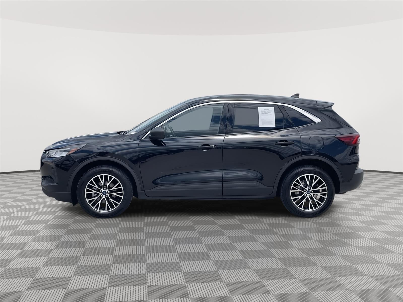 Vehicle photo 2